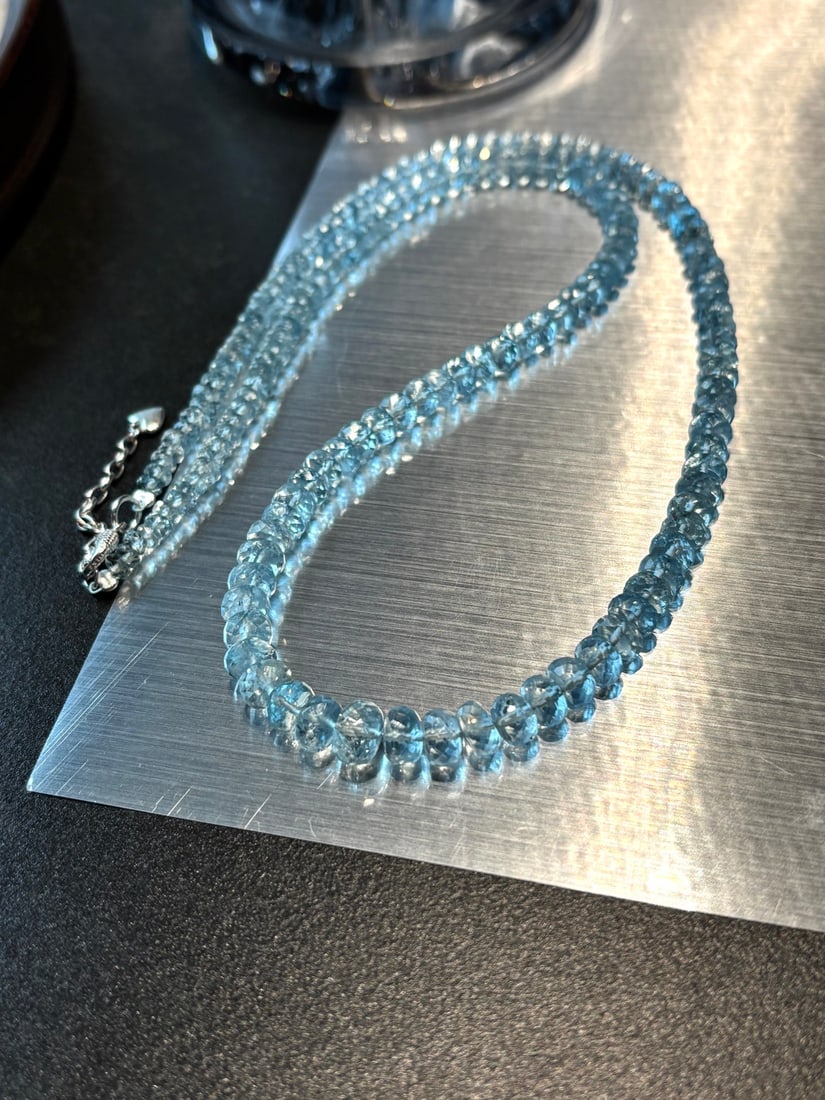 An Exquisite Cinnabar Verbal Pendant: An Exquisite Aquamarine Bracelets,Size:7.9mm-4mm,Weight:28.4g 海蓝宝手串