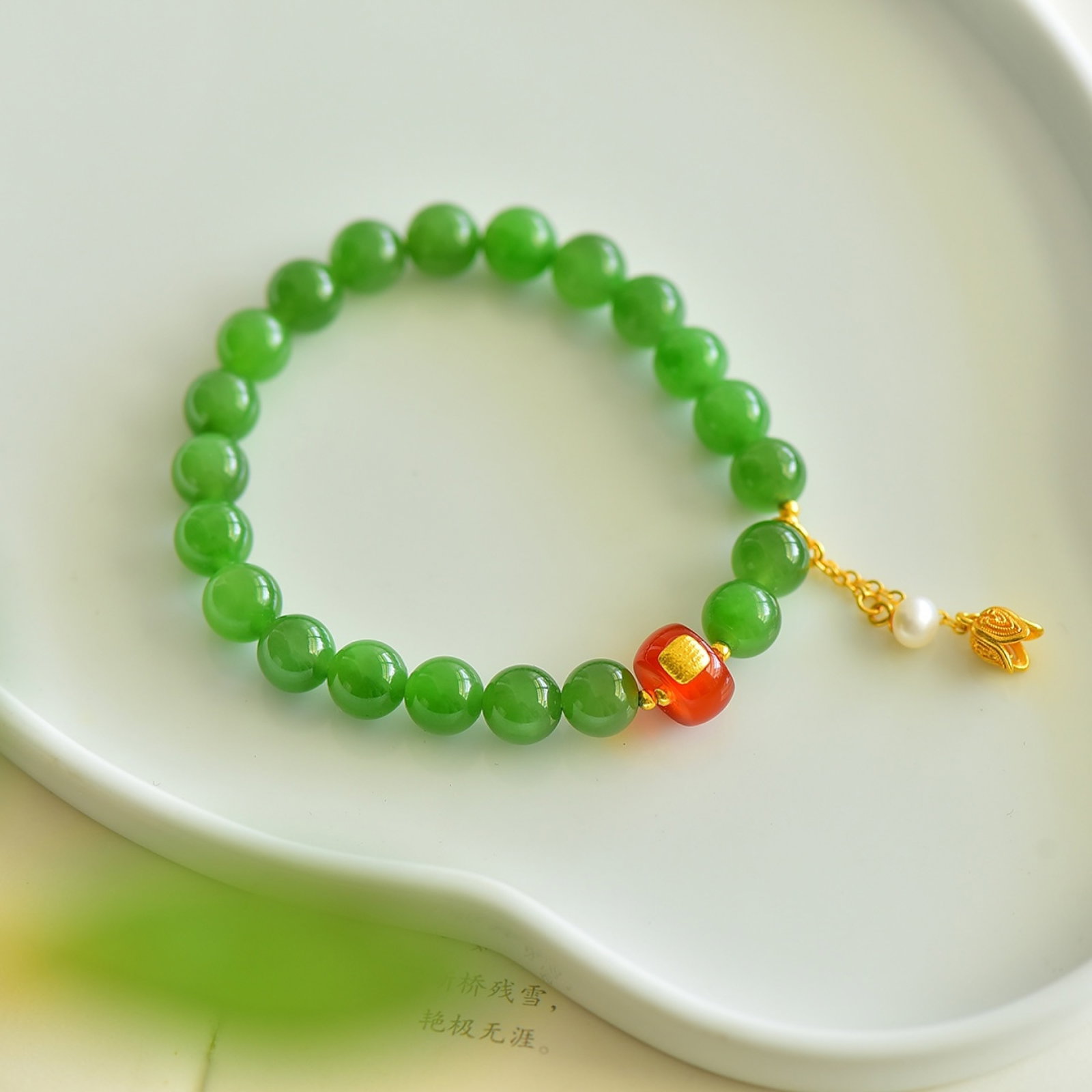 An Exquisite Dragon Pattern Circle: An Exquisite Jasper Bracelets,Size:8mm 寓意:『江南百花、无一胜你•』 碧玉手串