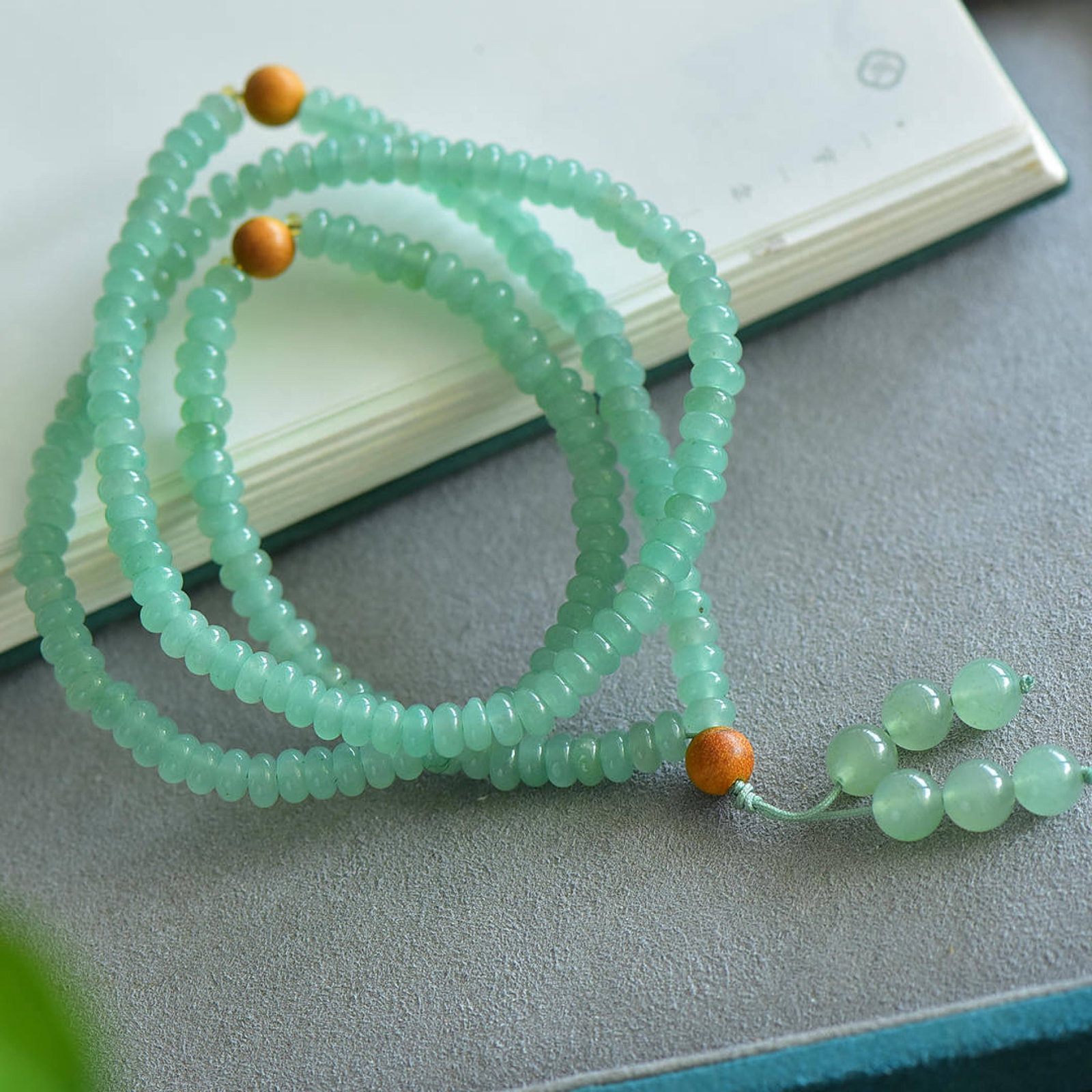 An Exquisite Crystal Bracelets: An Exquisite Greenish Jade Necklace,Size:4mmx6mm