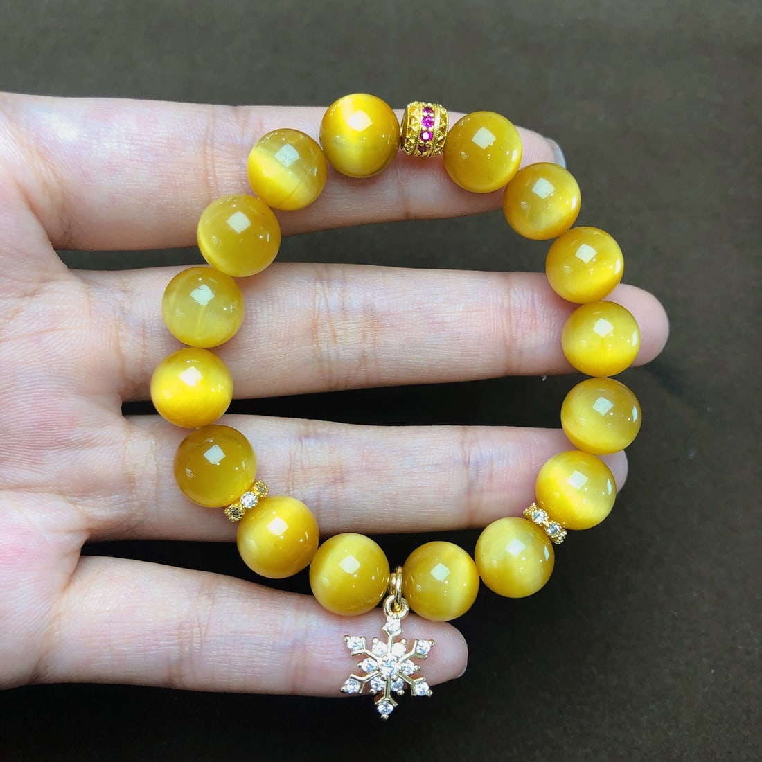 An Exquisite Greenish Jade Necklace: An Exquisite Crystal Bracelets,Size:10.4mm, Weight:26.4g 水晶手串