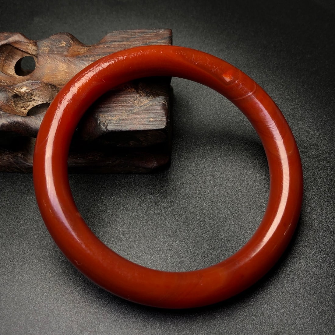 An Exquisite White Jade Pendant: An Exquisite Agate Bracelets,Size:57mmx10mm 玛瑙手镯