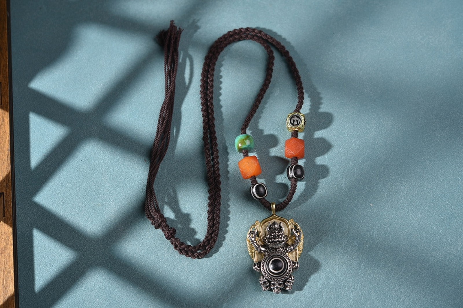 An Exquisite White Jade Statue of Manjusri Pendant: An Exquisite Dzi Bead Pendant, Inlaid Bronze Roc,Size:44mmx33mmx14mm,Weight:50.4g 天珠挂件,镶铜大鹏鸟