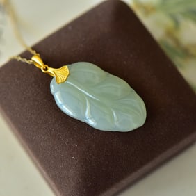An Exquisite Sterling Silver Inlaid Jasper Pendant