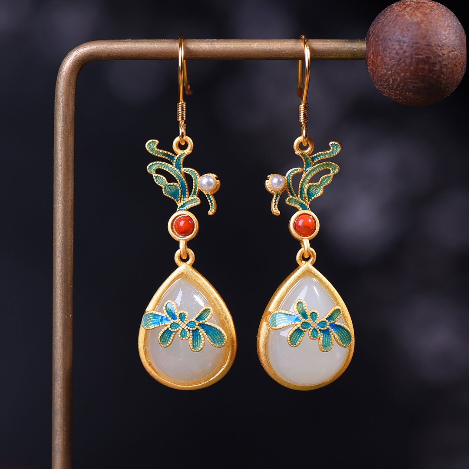 A Pair of Exquisite Sterling Silver-Gold Plated Inlaid White Jade Enamel Earrings,Inlaid Pearls: A Pair of Exquisite Sterling Silver-Gold Plated Inlaid White Jade Enamel Earrings,Inlaid Pearls,Size:12mmx16mm
