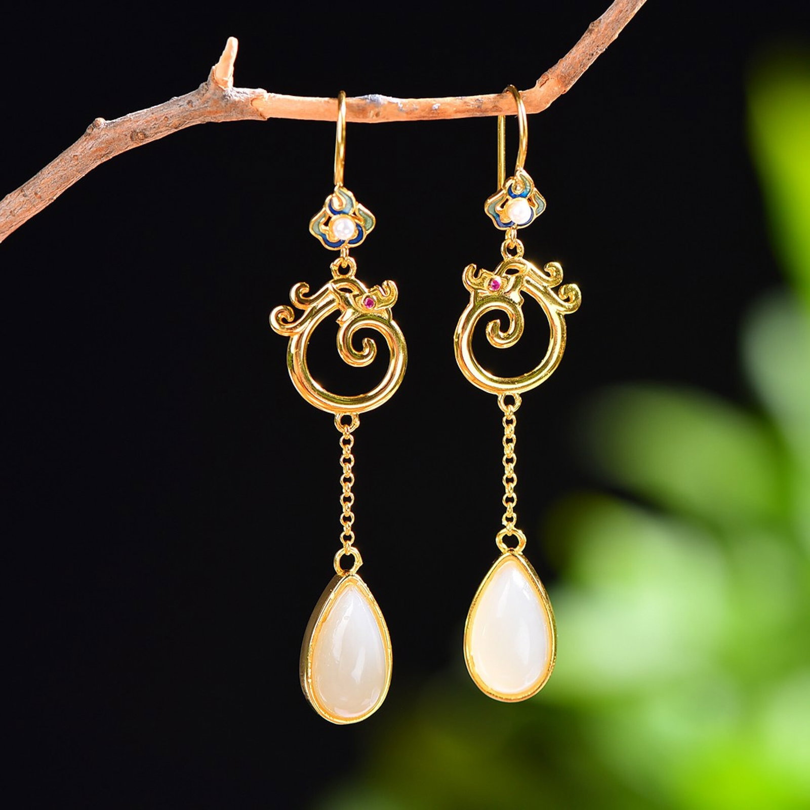 A Pair of Exquisite Sterling Silver-Gold Plated Inlaid White Jade Earrings,Inlaid Pearls: A Pair of Exquisite Sterling Silver-Gold Plated Inlaid White Jade Earrings,Inlaid Pearls,Size:8mmx14mm