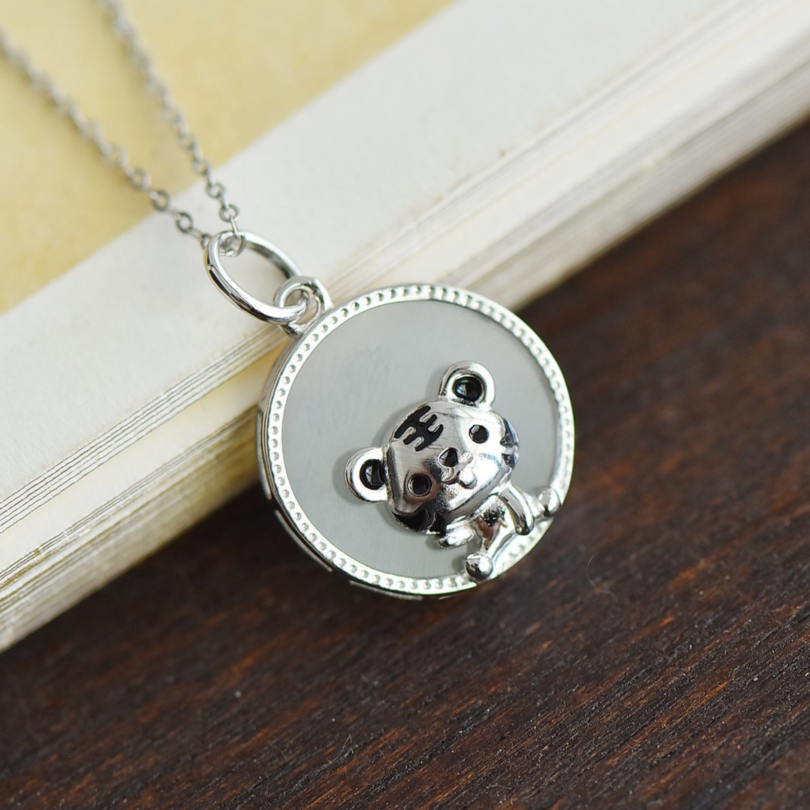 An Exquisite Sterling Silver-Gold Plated Inlaid White Jade Pendant: An Exquisite Sterling Silver-Gold Plated Inlaid White Jade Pendant,Size:16mmx16mm 纯银镶白玉吊坠