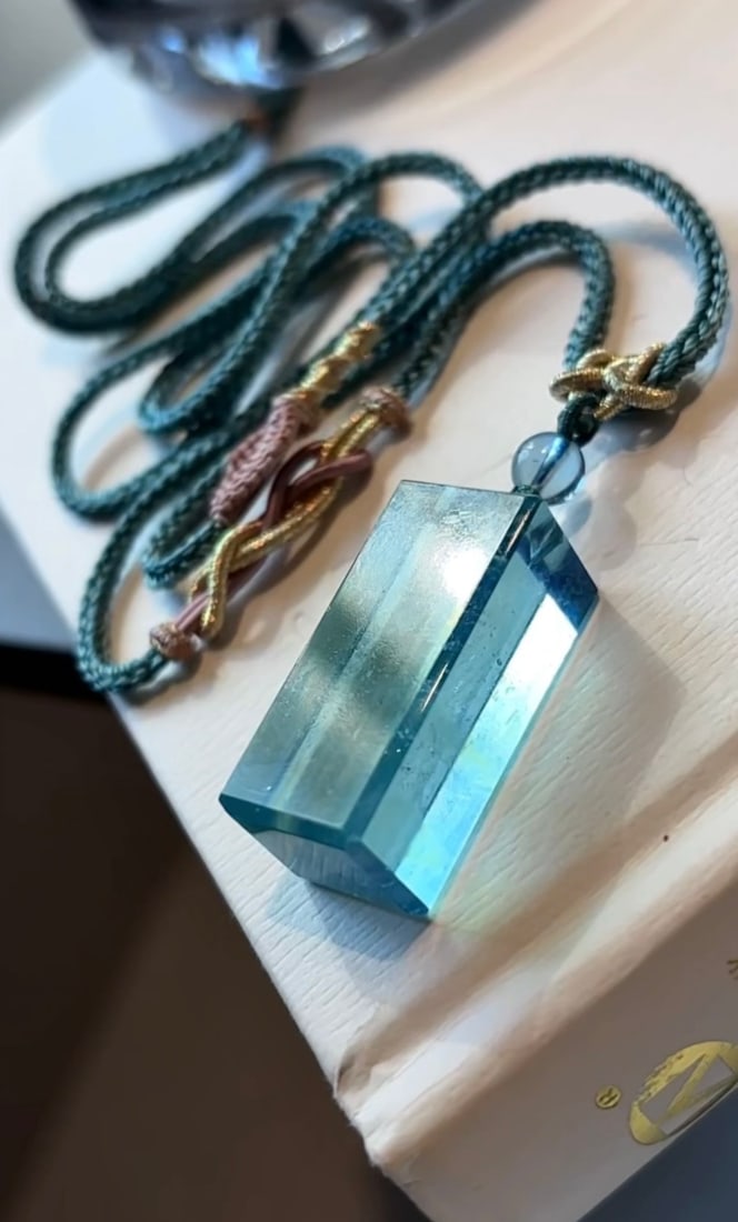 An Exquisite Aquamarine Pendant: An Exquisite Aquamarine Pendant,Size:31mmx14mmx13mm,Weight:17.4g 海蓝宝吊坠