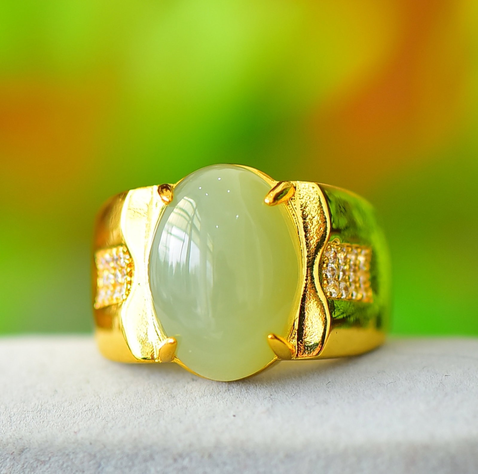 An Exquisite Bronze-Gold Plated Inlaid Greenish Jade Ring,Inlaid Diamond: An Exquisite Bronze-Gold Plated Inlaid Greenish Jade Ring,Inlaid Diamond,Size:13mmx18mm 铜镀金镶青白玉戒指,嵌钻石
