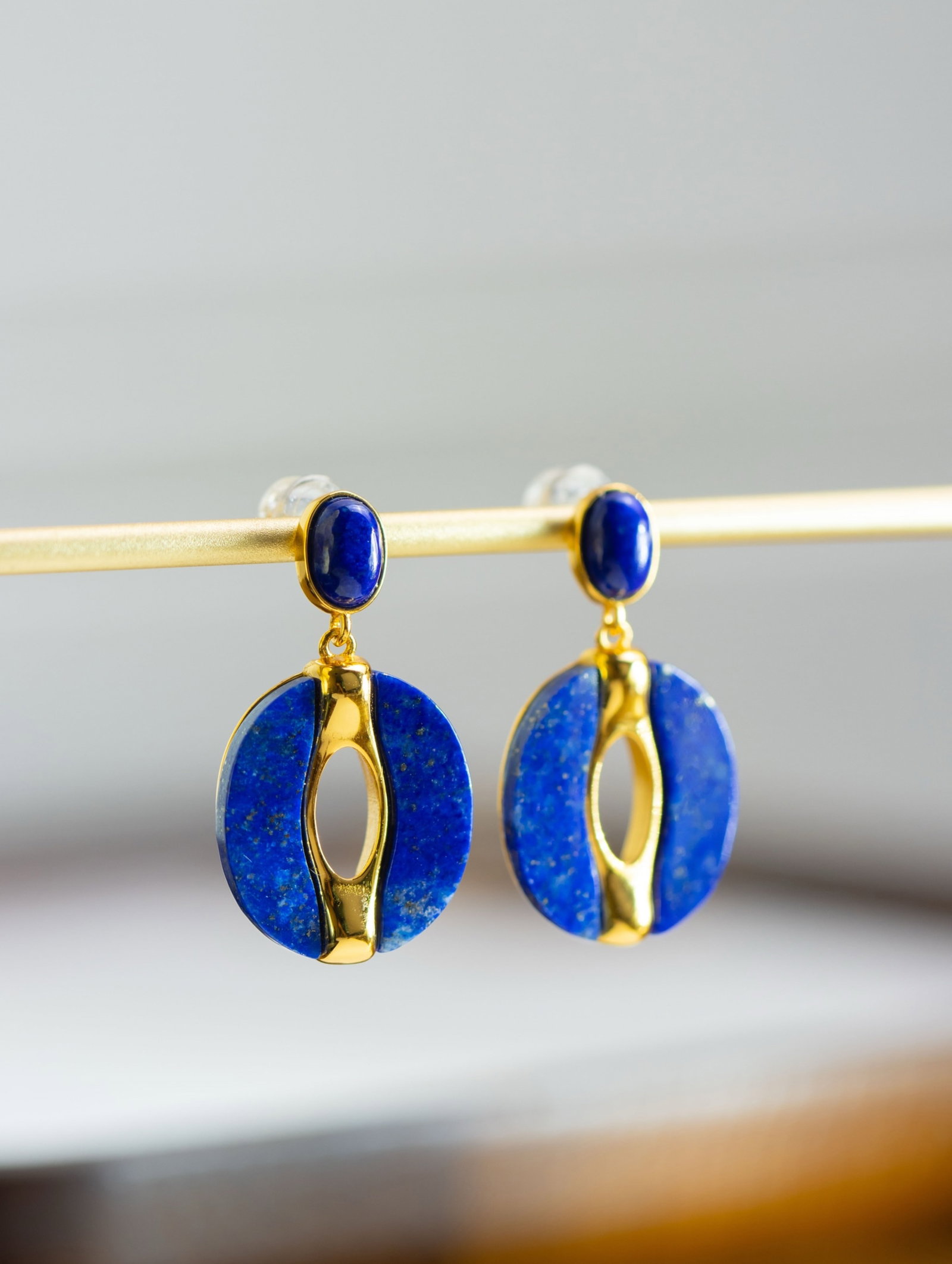 An Exquisite Enamel Pendant: A Pair of Exquisite Sterling Silver-Gold Plated Inlaid Lapis Lazuli Earrings 一对纯银镀金镶青金石耳环