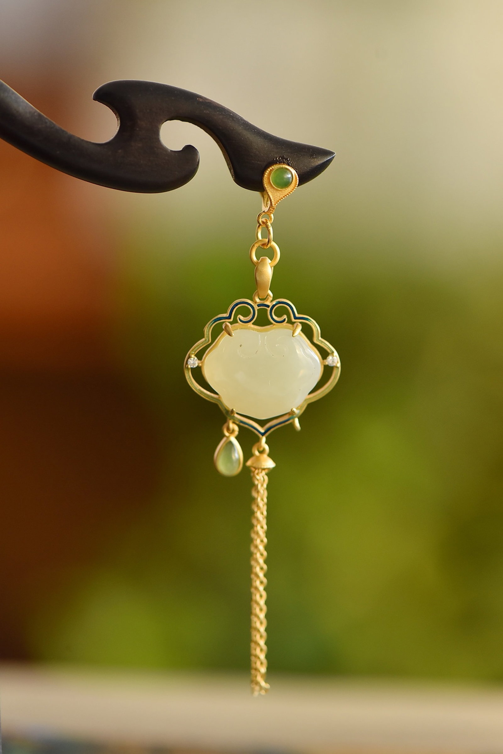 An Exquisite Sterling Silver-Gold Plated Inlaid White Jade Ebony Hairpin: An Exquisite Sterling Silver-Gold Plated Inlaid White Jade Ebony Hairpin, 纯银镀金镶白玉黑檀木发簪