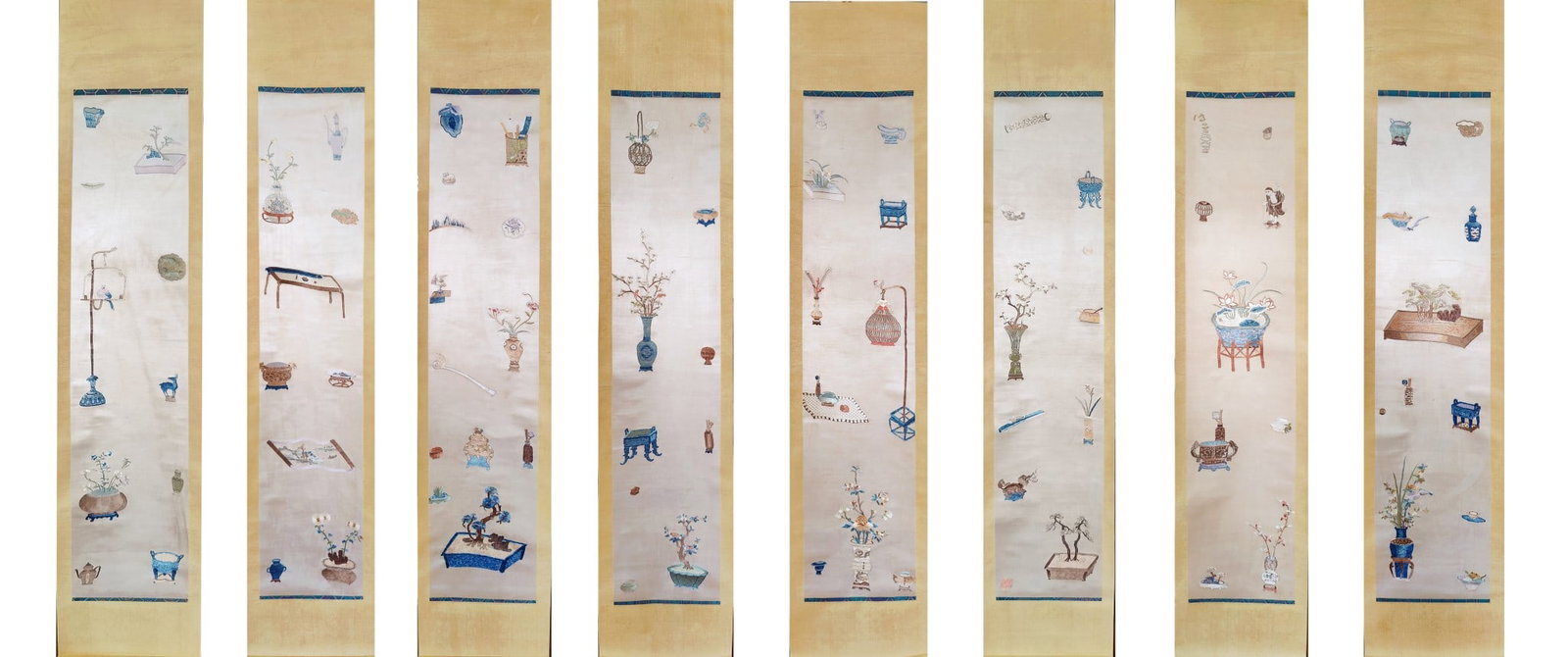 Suzhou Embroidery Bogu Picture Eight Screens: Eight Screens of Su Embroidery Bogutu in the Qing Dynasty. Each screen presents the theme of "Bogutu" with historical and cultural value. These works reflect the artistic taste and superb embroidery s