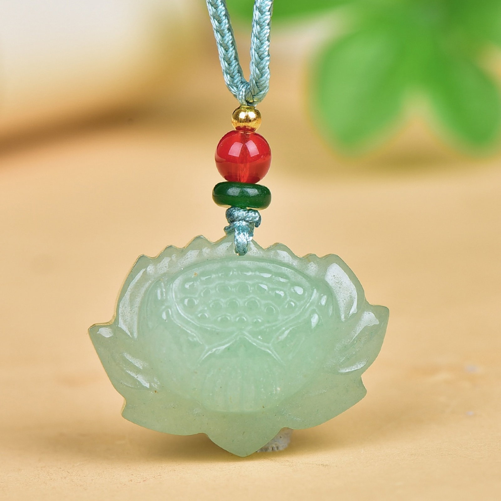 An Exquisite Jadeite Lotus Pattern Pendant - 2