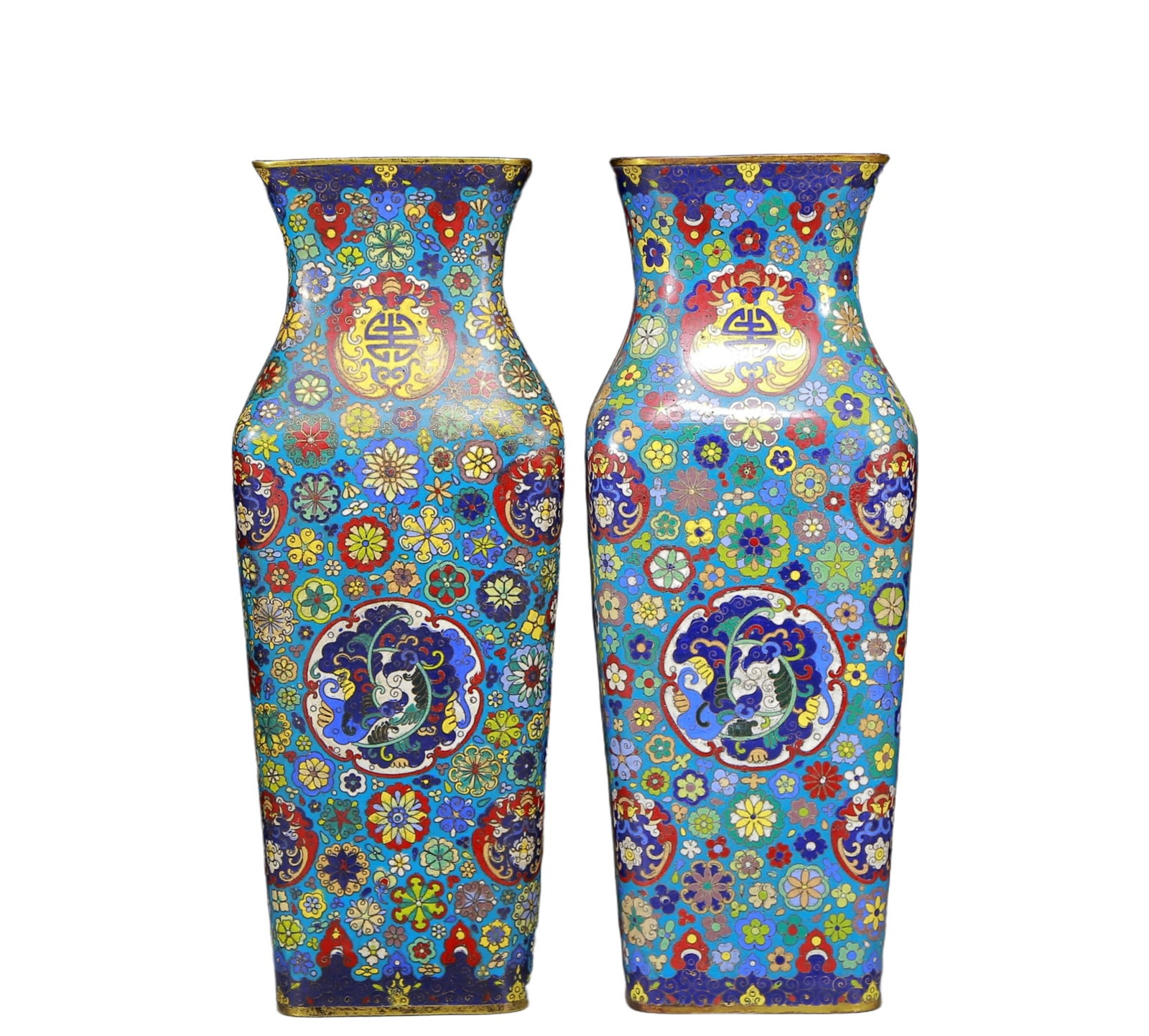 A Pair of Huge Cloisonne Flower Pattern Vases: A Pair of Huge Cloisonne Flower Pattern Vases,Qing Dynasty, China,Qianlong Four-character Mark,Size:7.1inx18.9in,Total Weight:9790g ??????????????????
