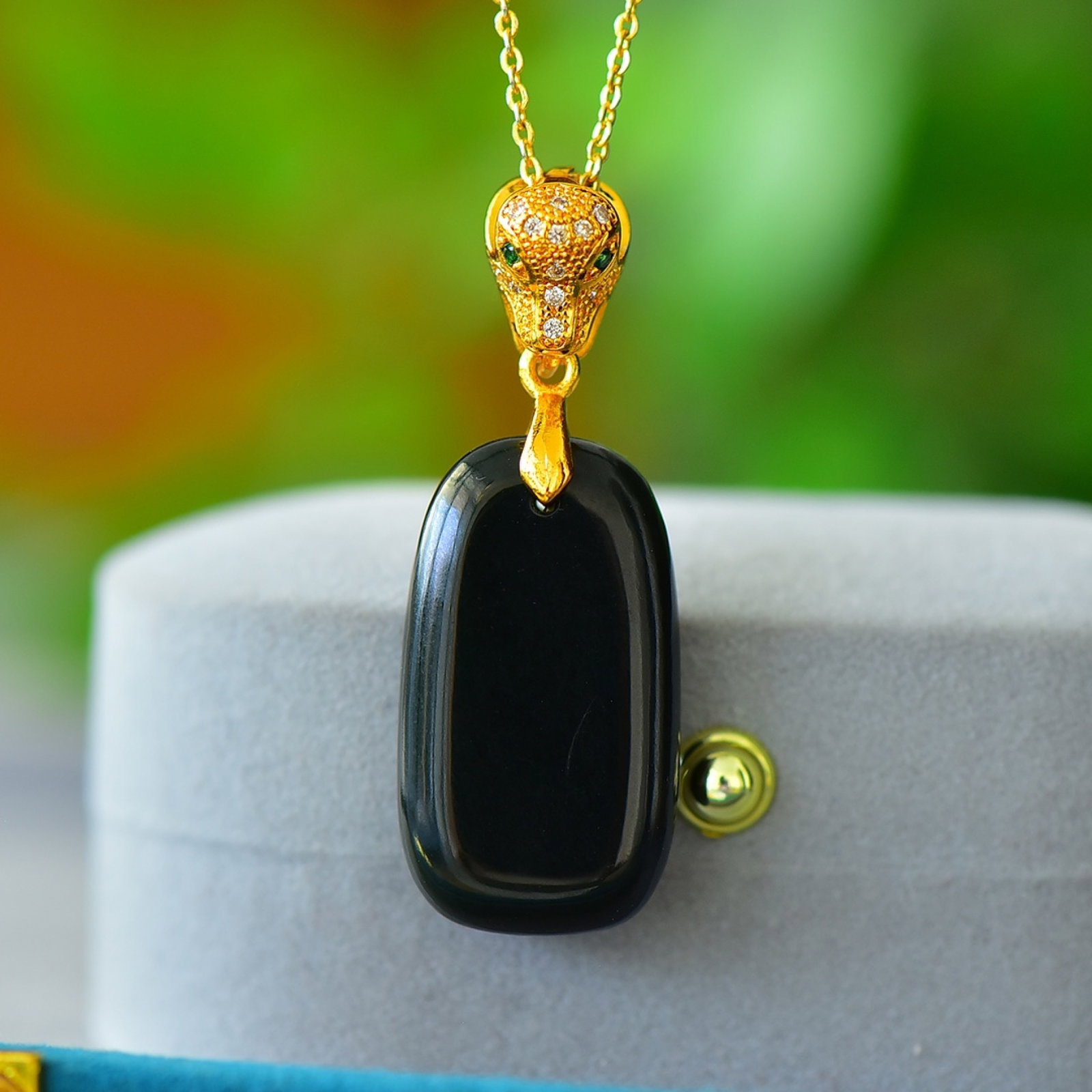 An Exquisite Bronze-Gold Plated Inlaid Green Jade Necklace: An Exquisite Bronze-Gold Plated Inlaid Green Jade Necklace,Size:6.7inx11.8in 铜镀金镶青玉项链