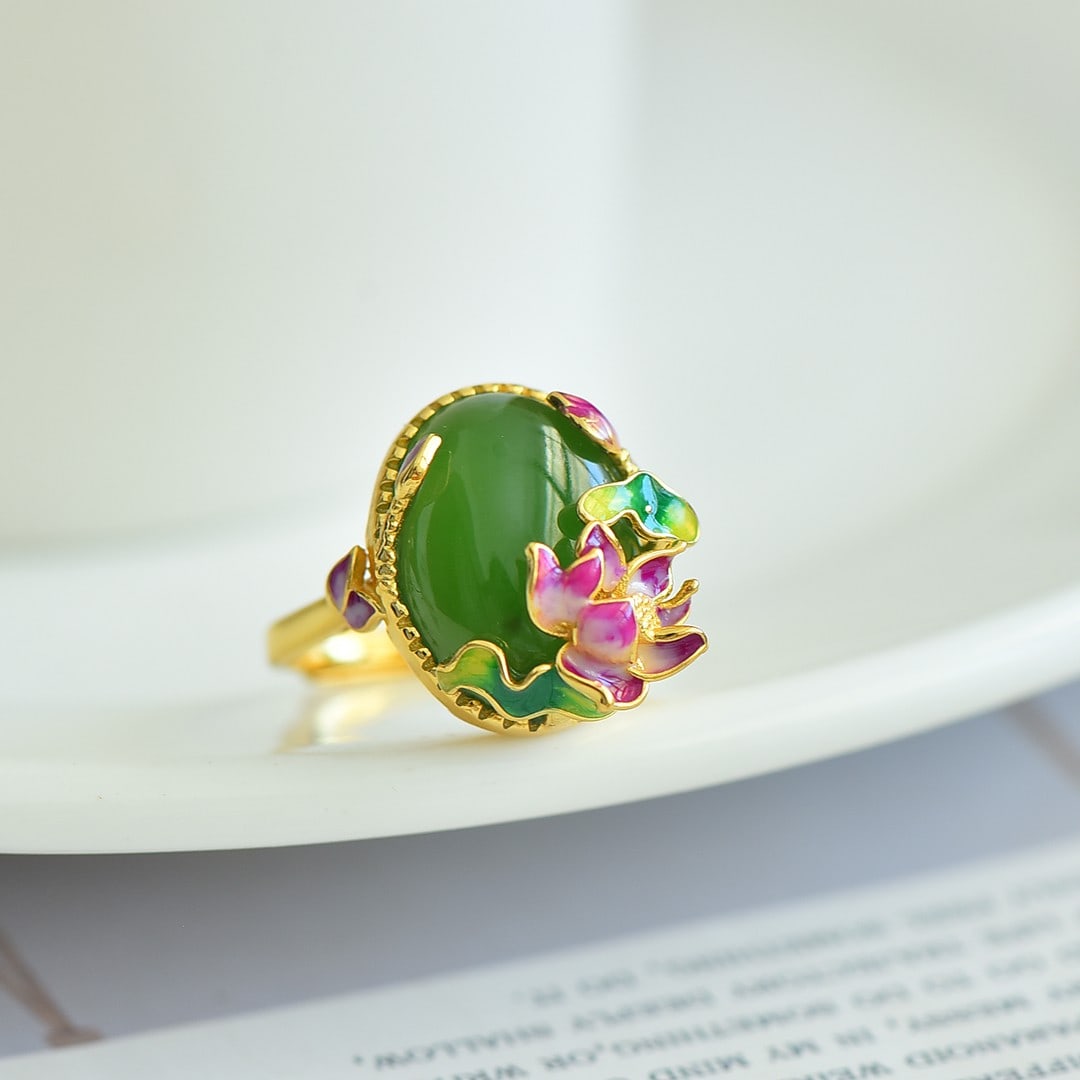 An Exquisite Sterling Silver-Gold Plated Inlaid Jasper Flower Pattern Ring: An Exquisite Sterling Silver-Gold Plated Inlaid Jasper Flower Pattern Ring,Size:7mmx9mm 纯银镀金镶碧玉花卉纹戒指