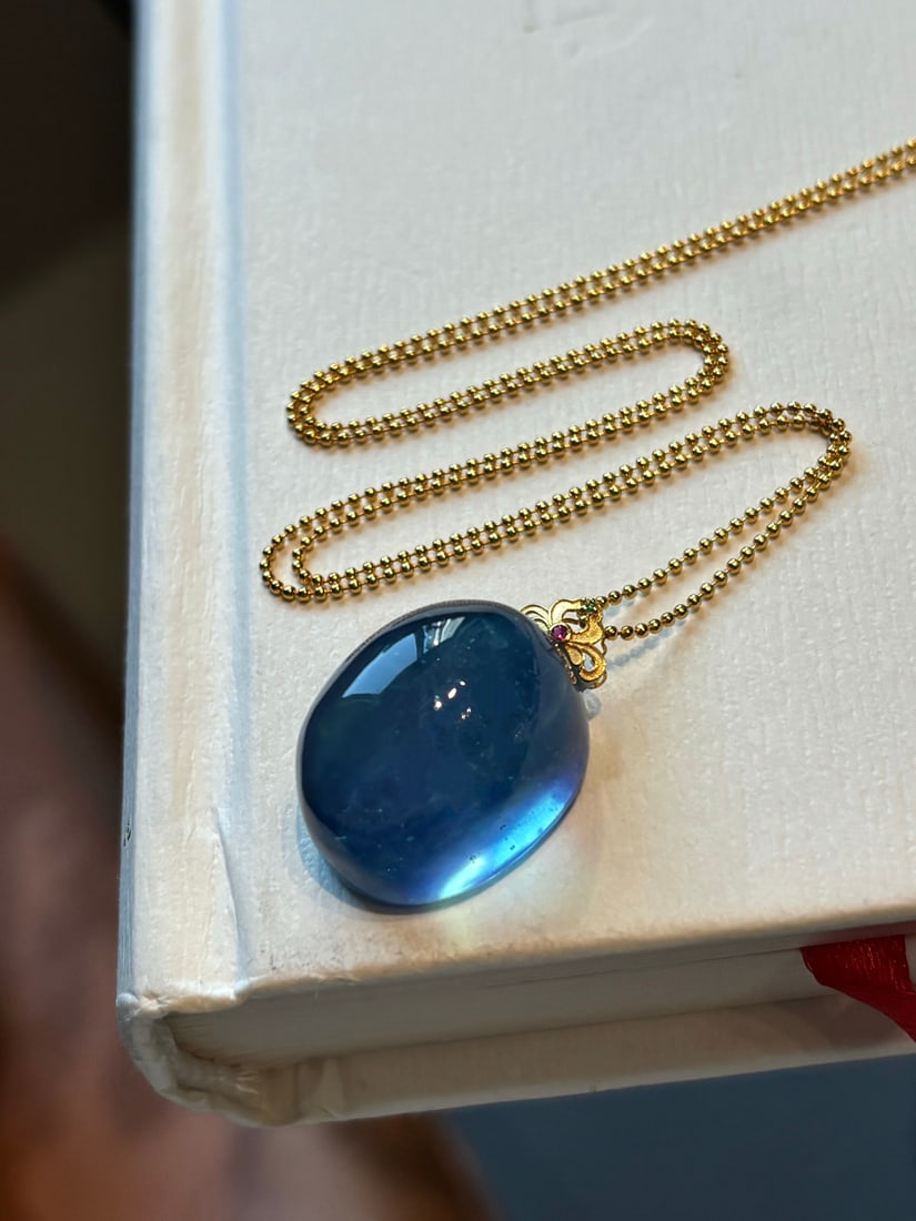 An Exquisite Sterling Silver-Gold Plated Inlaid Aquamarine Pendant: An Exquisite Sterling Silver-Gold Plated Inlaid Aquamarine Pendant,Size:20mmx16mmx14mm,Weight:7.3g 纯银镀金镶海蓝宝吊坠