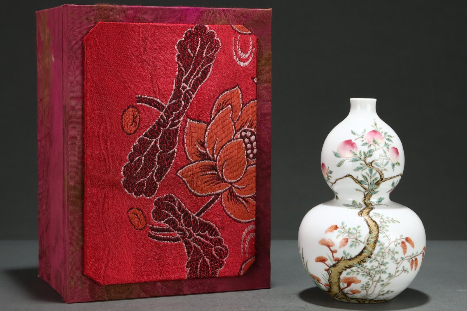 An Exquisite Famille-Rose Peach Pattern Gourd-Shaped Vase: An Exquisite Famille-Rose Peach Pattern Gourd-Shaped Vase,Qing Dynasty,China,Yongzheng Six-character Mark,Size:7.2inx4.5in