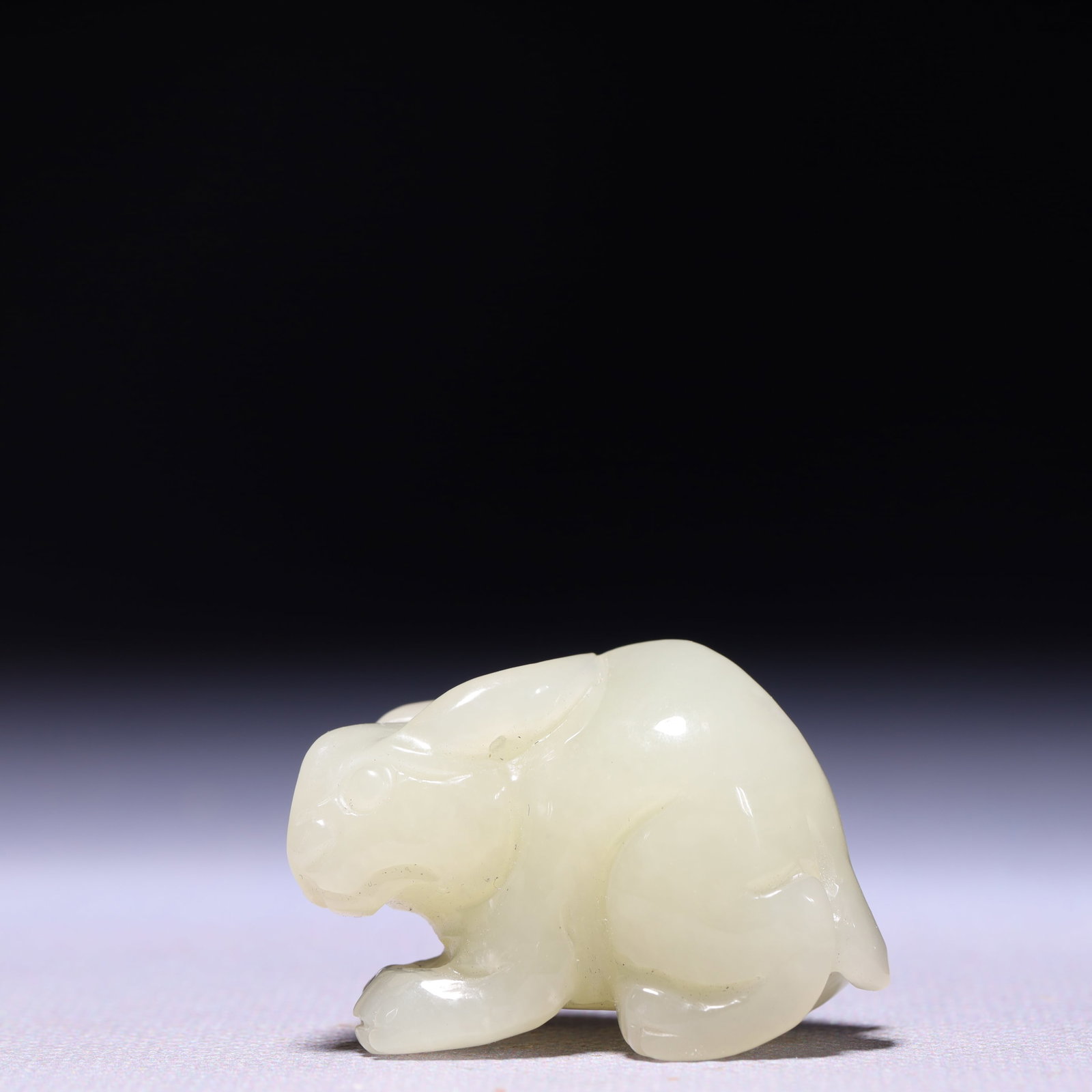 An Exquisite White Jade Rabbit Ornament: An Exquisite White Jade Rabbit Ornament,Qing Dynasty,China,Size:1.6inx0.7inx0.8in,Weight:35g 白玉兔子摆件,中国清代