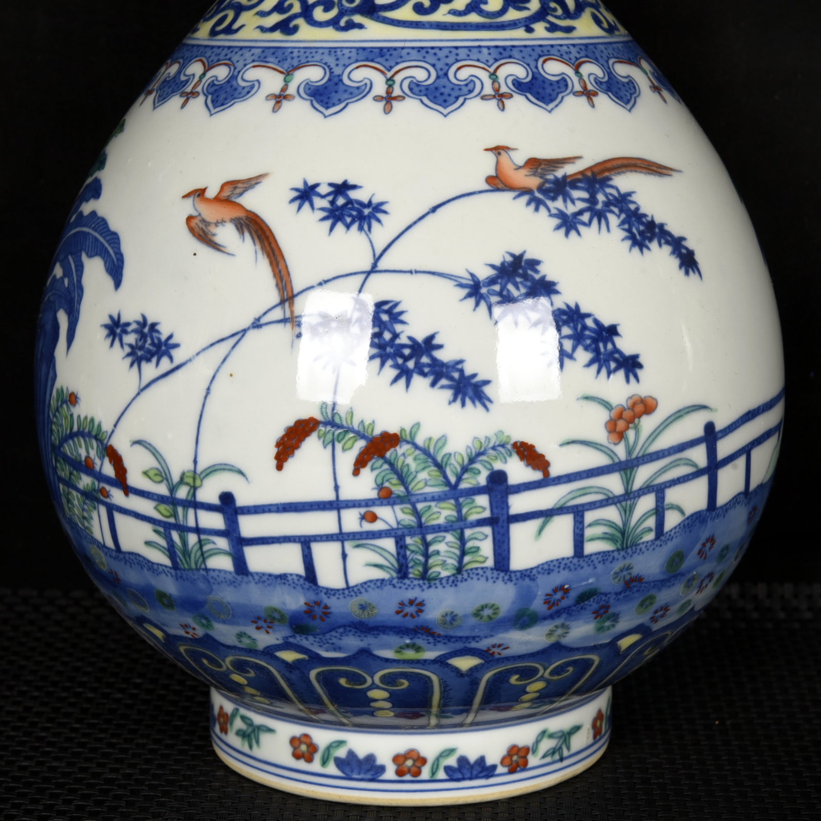 A Rare Doucai Banana Leaf Pattern Vase - 3