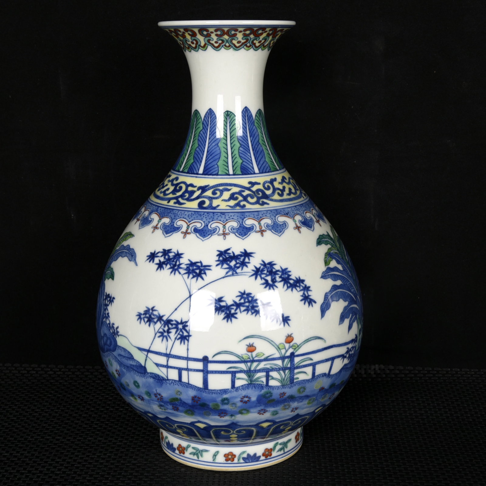 A Rare Doucai Banana Leaf Pattern Vase - 6