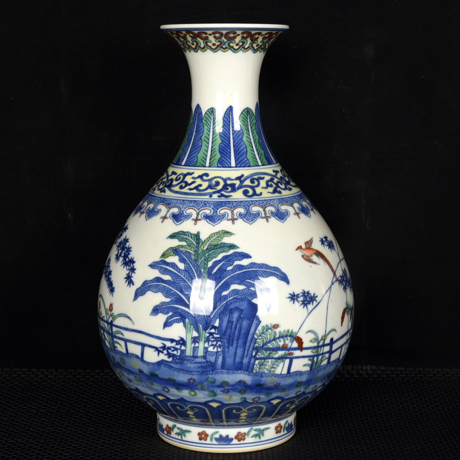 A Rare Doucai Banana Leaf Pattern Vase - 8