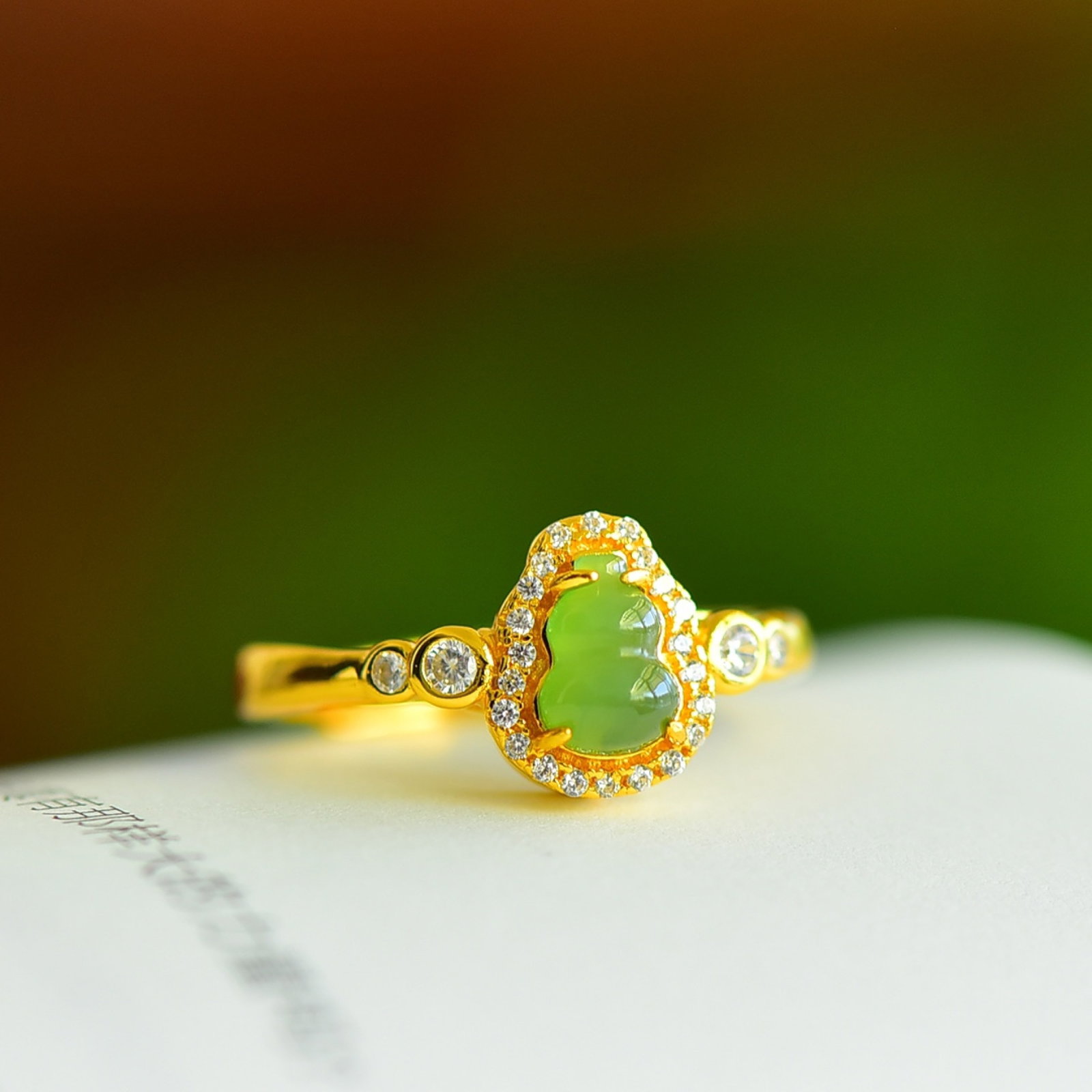 An Exquisite Sterling Silver-Gold Plated Inlaid Jasper Gourd Ring,Inlaid Diamond: An Exquisite Sterling Silver-Gold Plated Inlaid Jasper Gourd Ring,Inlaid Diamond,Size:5mmx7mm 纯银镀金镶碧玉葫芦戒指,嵌钻&