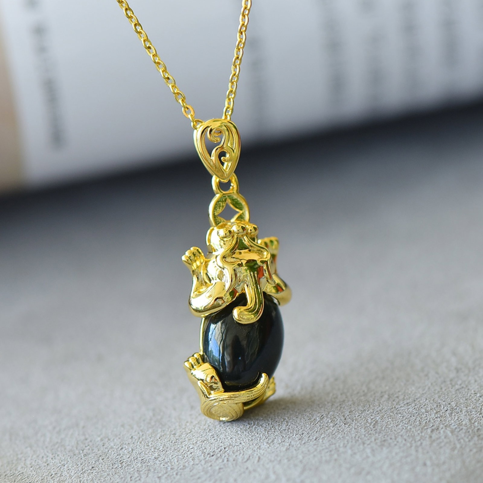 An Exquisite Bronze-Gold Plated Inlaid Green Jade Wealth-Attracting Creature Necklace: An Exquisite Bronze-Gold Plated Inlaid Green Jade Wealth-Attracting Creature Necklace,Size:10mmx14mm 铜镀金镶青玉貔貅项链