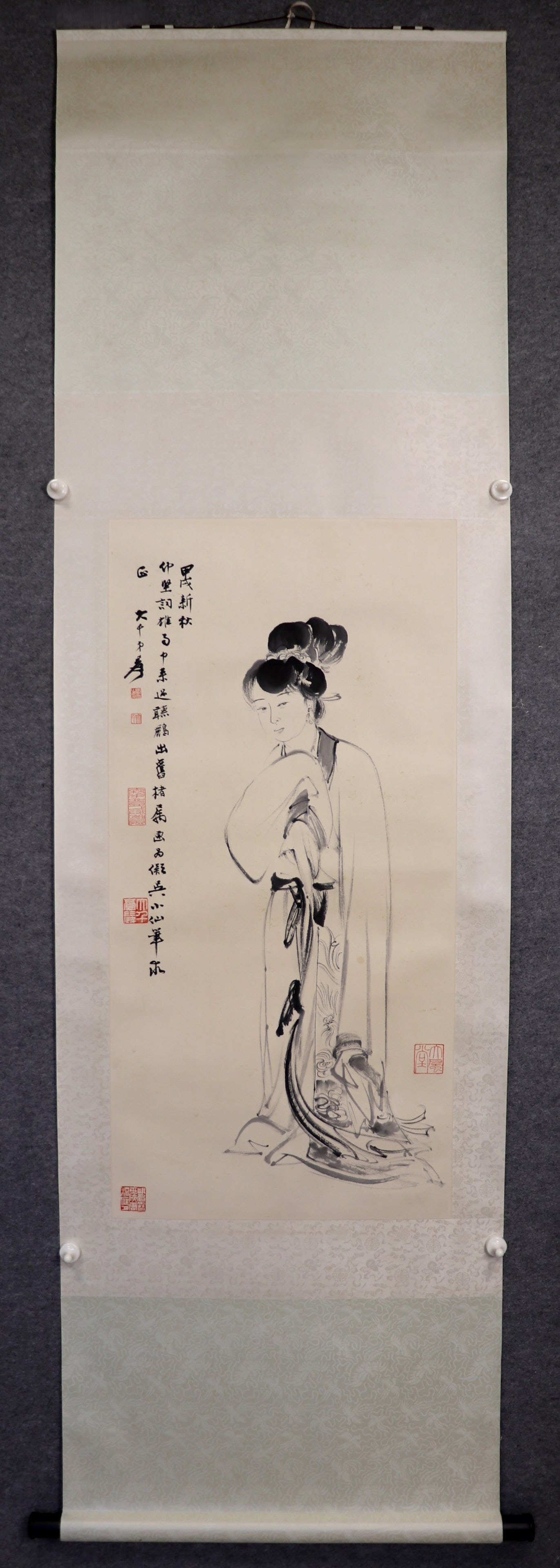 A Chinese Vertical Scroll Ink Painting of Character and Story on Paper: A Chinese Vertical Scroll Ink Painting of Character and Story on Paper,Zhang Daqian,Size:18.9inx38.6in 一幅中国水墨人物故事画立&