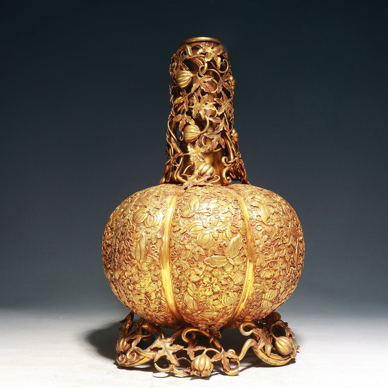 A Huge Gilt Bronze Pumpkin and Butterfly Pattern Vase: A Huge Gilt Bronze Pumpkin and Butterfly Pattern Vase,Qing Dynasty,China,Qianlong Four-character Mark,Size:9.1inx16.1in,Weight:7500g 铜鎏金南瓜蝴蝶纹