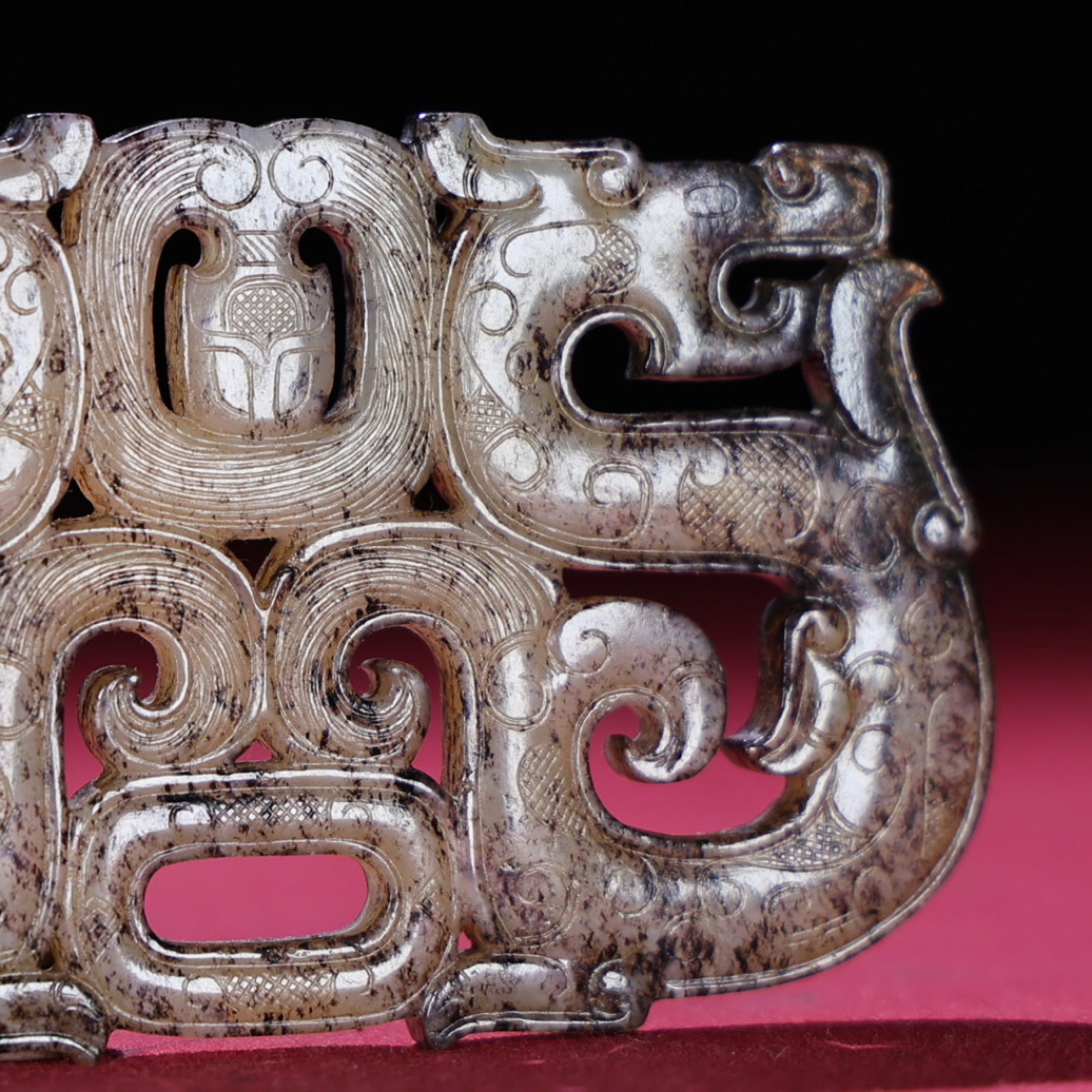 An Exquisite White Jade Dragon Pattern Pendant - 6