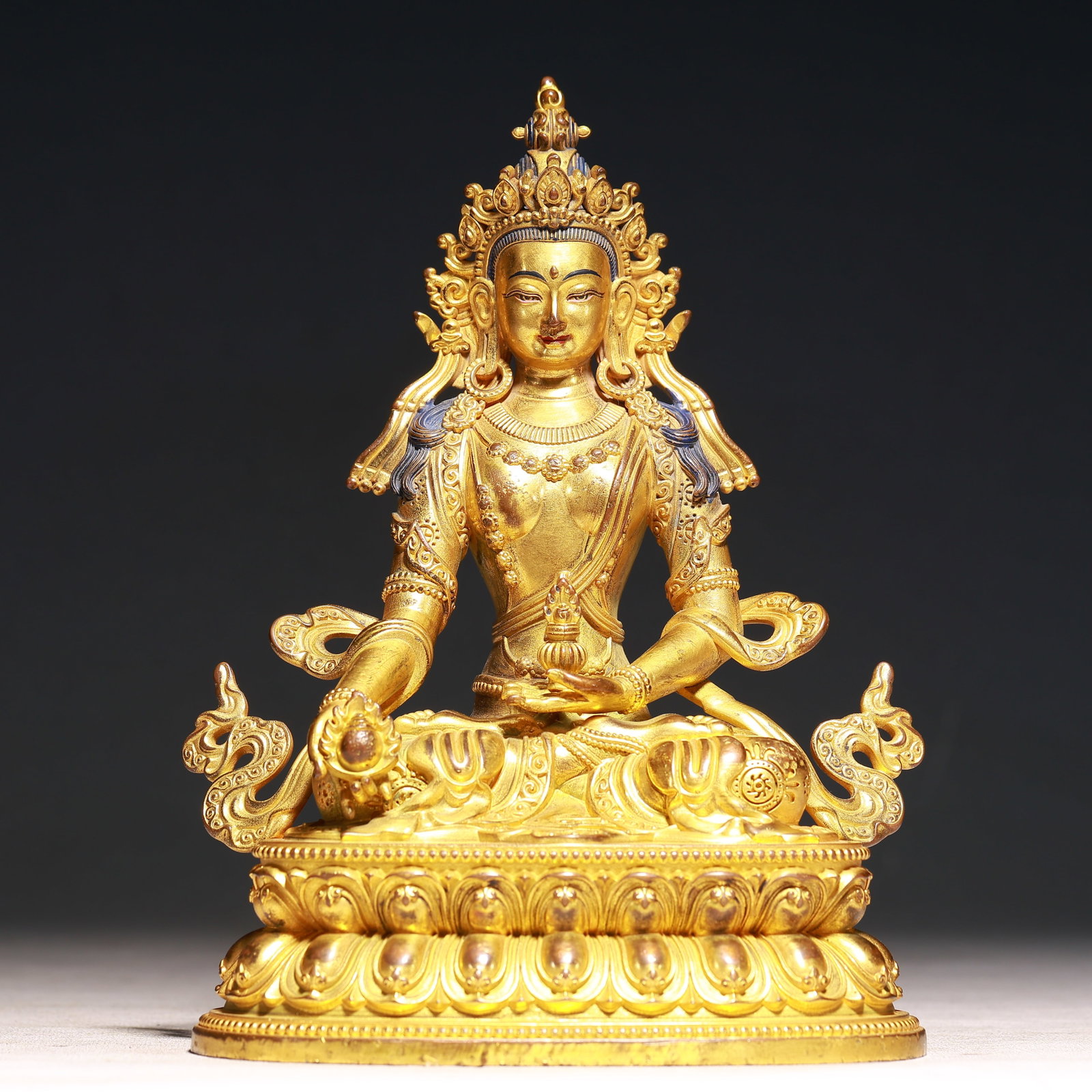 A Solemn Gilt Bronze Statue of Tara: A Solemn Gilt Bronze Statue of Tara,Qing Dynasty,China,Qianlong Mark,Size:5.9inx4.3inx8.3in,Weight:1650g 铜鎏金度母像,中国清代,乾Ɓ