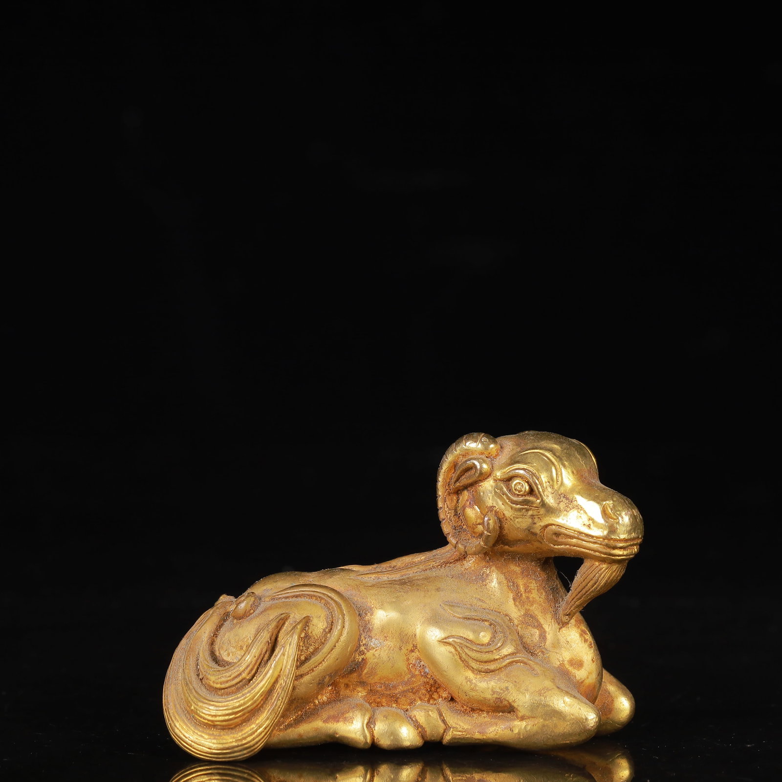 An Exquisite Gilt Bronze Sheep Ornament: An Exquisite Gilt Bronze Sheep Ornament,Qing Dynasty,China,Size:2.8inx1.2inx2in,Weight:384g 铜鎏金羊摆件,中国清代
