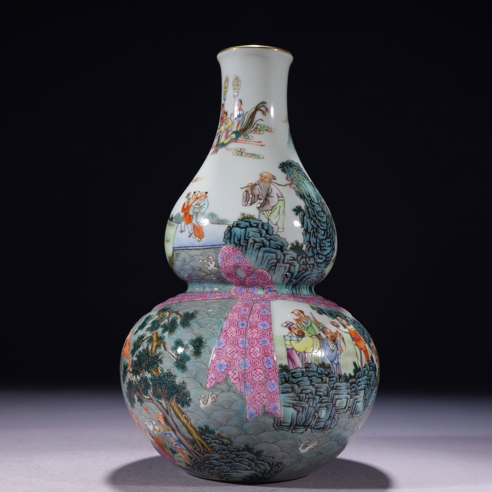 An Exquisite Famille-Rose Painted Gold Character and Story Pattern Gourd-Shaped Vase: An Exquisite Famille-Rose Painted Gold Character and Story Pattern Gourd-Shaped Vase,Qing Dynasty,China,Qianlong Six-character Mark,Size:5.1inx9.4in,Weight:950g 粉彩描金人