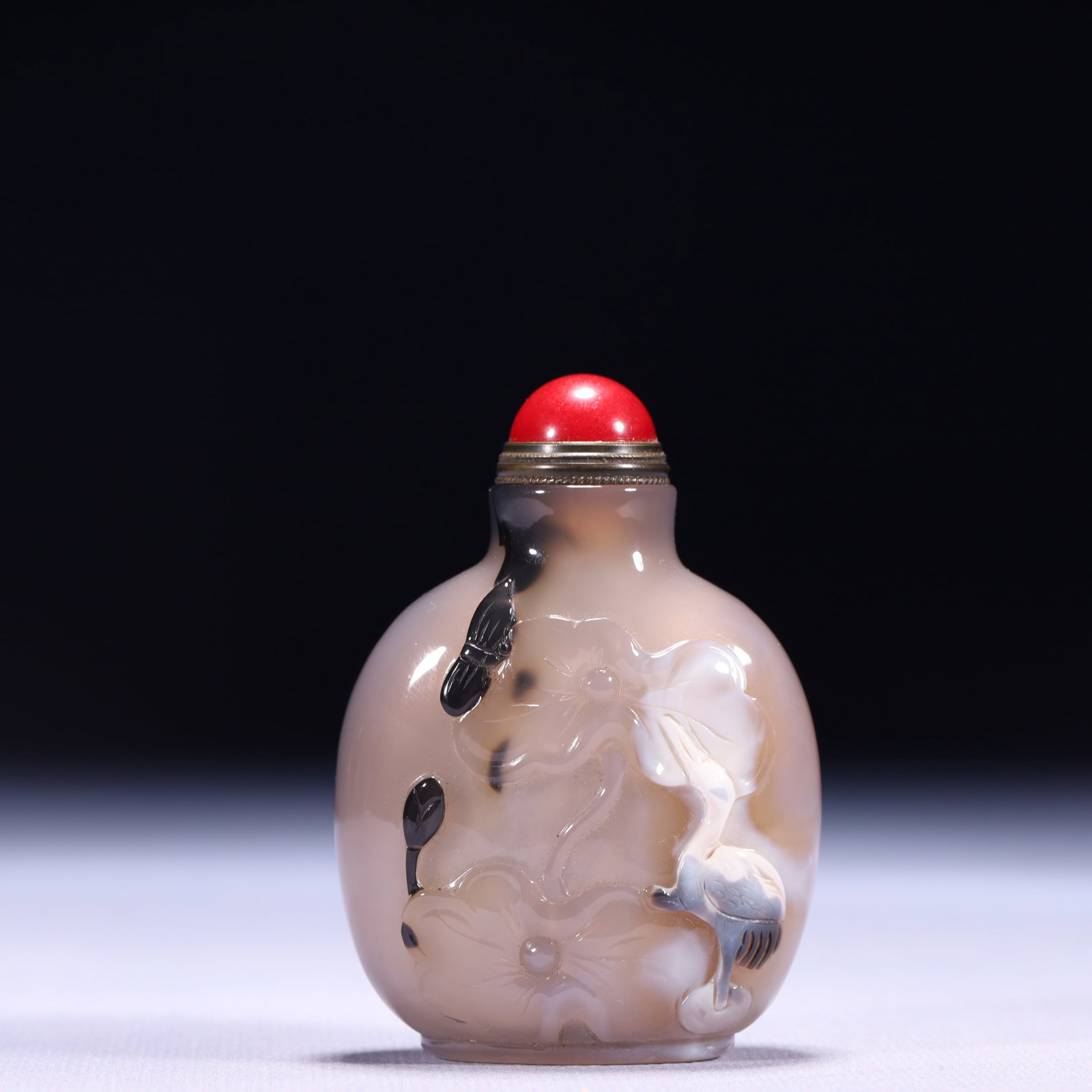An Exquisite Agate Figure Pattern Snuff Bottle (1 of 9)