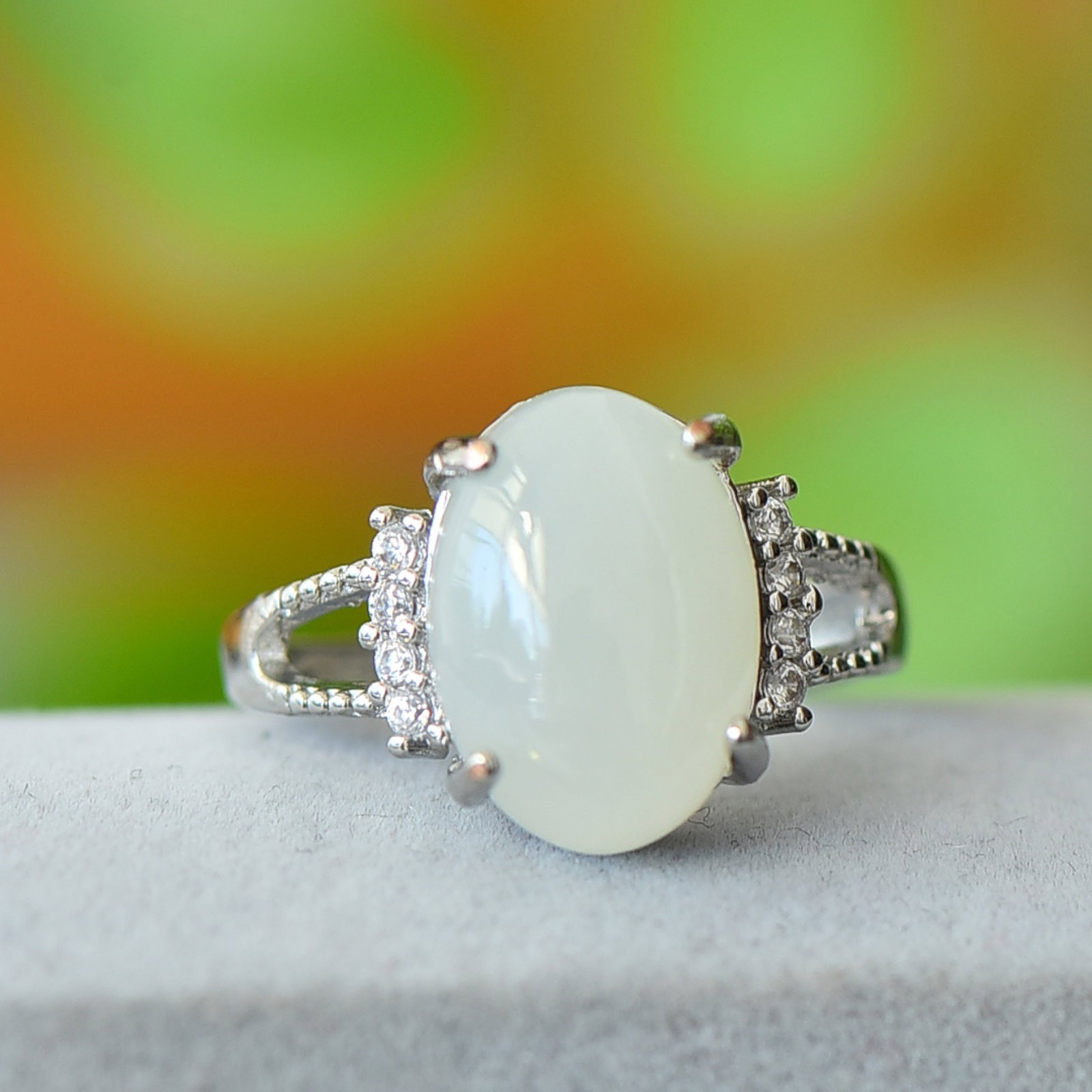 An Exquisite Bronze Inlaid White Jade Ring: An Exquisite Bronze Inlaid White Jade Ring,Size:3.9inx5.5in 铜镶白玉戒指