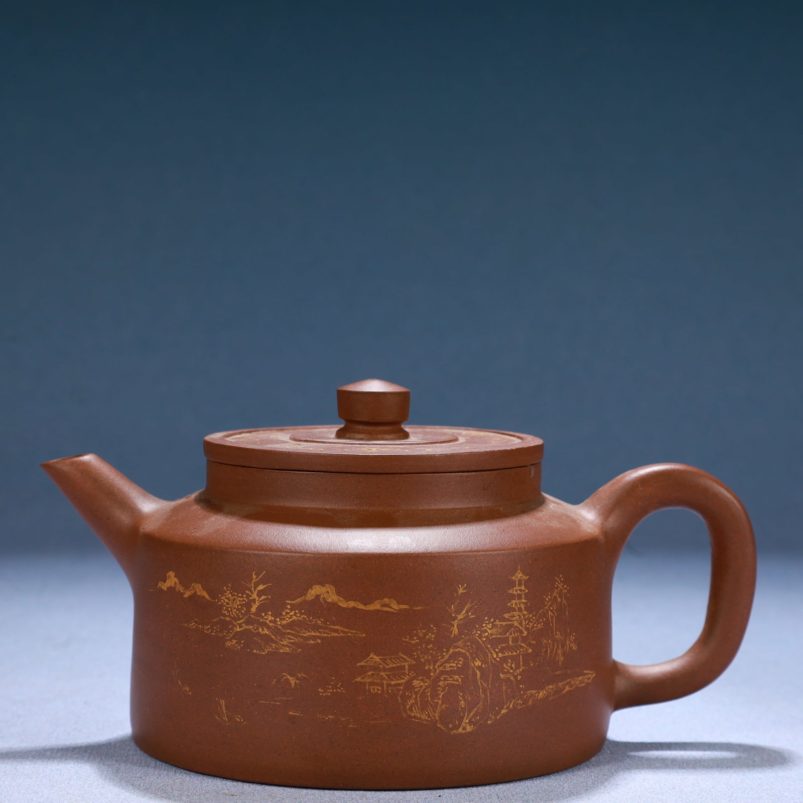 An Elaborate Yixing Clay Gilded 'Landscape' Ewer: An Elaborate Yixing Clay Gilded 'Landscape' Ewer. Chinese Qing Dynasty. Qianlong Period. Mark Of Lang Cen. Size:6.3inx4.3inx3.1in. Weight:355g. 清乾隆