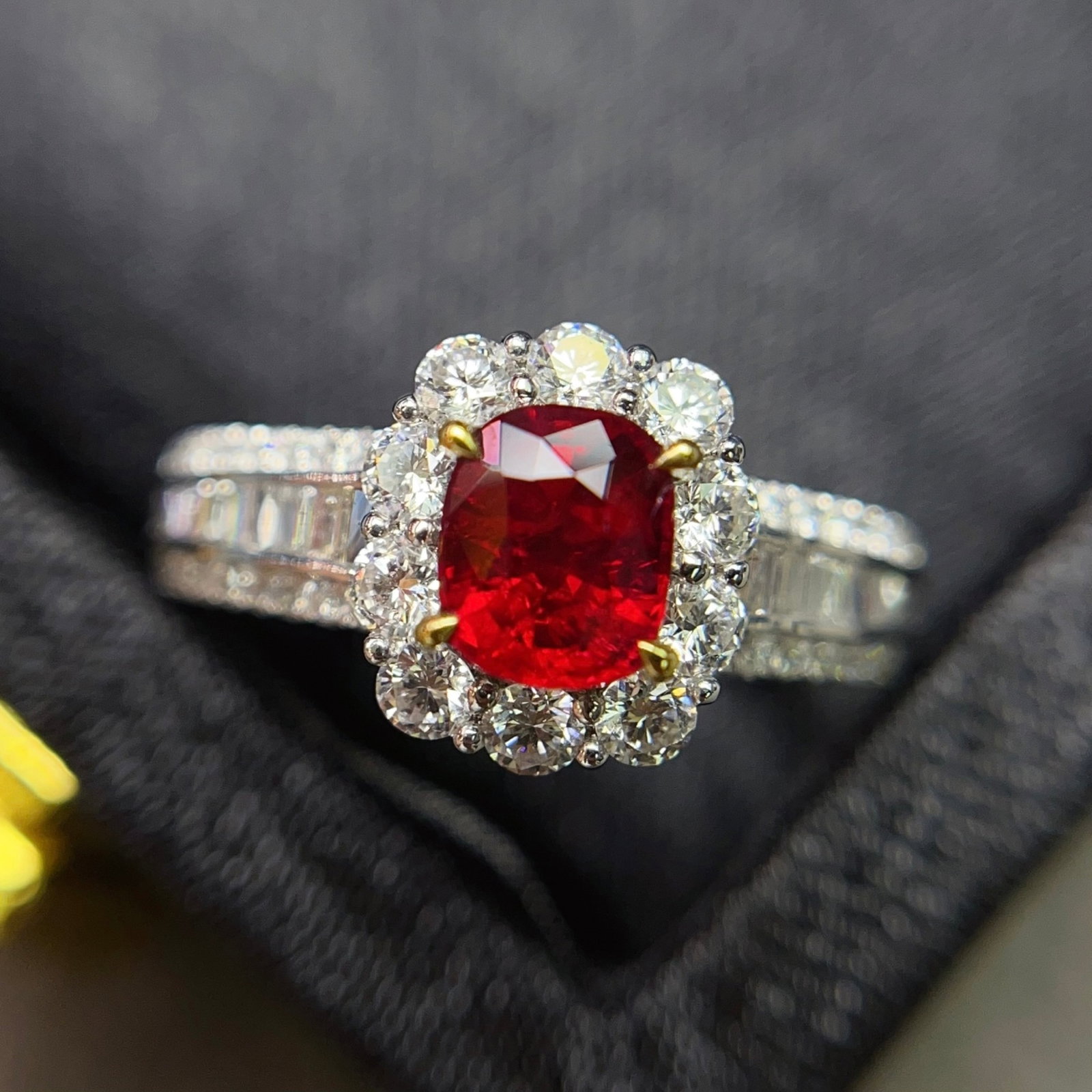 A Exquisite 18k Gold Inlaid 1.15ct Natural Ruby and 1.084ct Diamond Ring: A Exquisite 18k Gold Inlaid 1.15ct Natural Ruby and 1.084ct Diamond Ring,Total Weight:3.84g 18k金镶 1.15ct 天然红宝石和 1.084ct 钻石戒