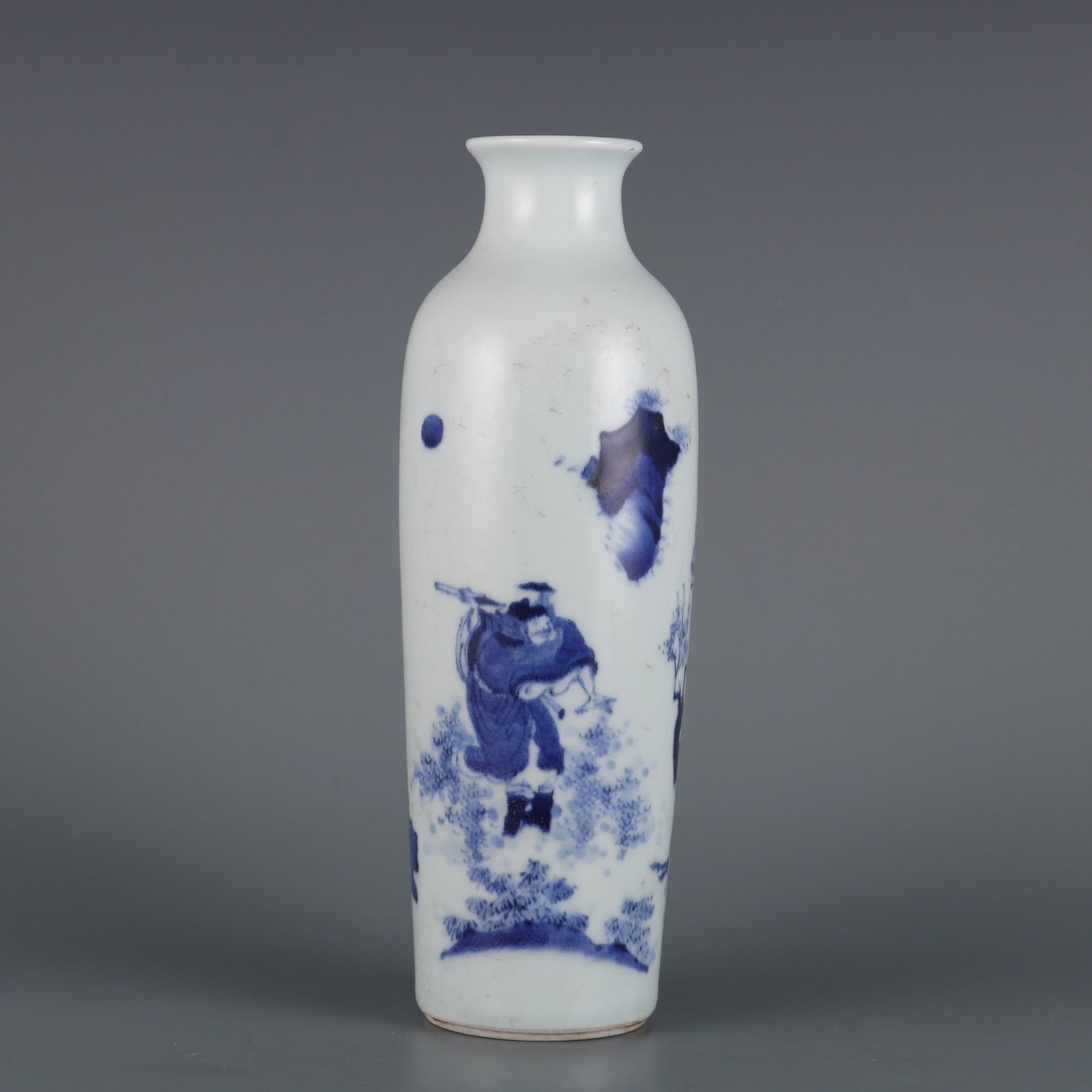 An Exquisite Blue and White Character and Story Pattern Vase: An Exquisite Blue and White Character and Story Pattern Vase,Ming Dynasty,China,Size:9.8inx1.8in 青花人物故事纹瓶,中国明代