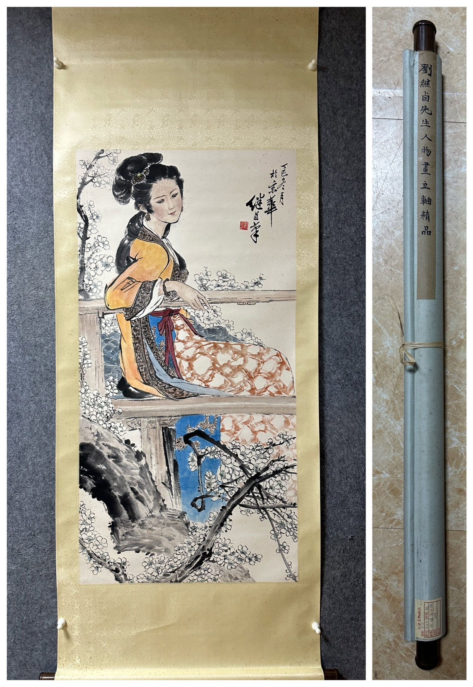 A Chinese Vertical Scroll Ink Painting of Figure on Paper: A Chinese Vertical Scroll Ink Painting of Figure on Paper,Liu Jiyou,Size:53.1inx26.8in 一幅中国水墨人物画立轴,刘继卣