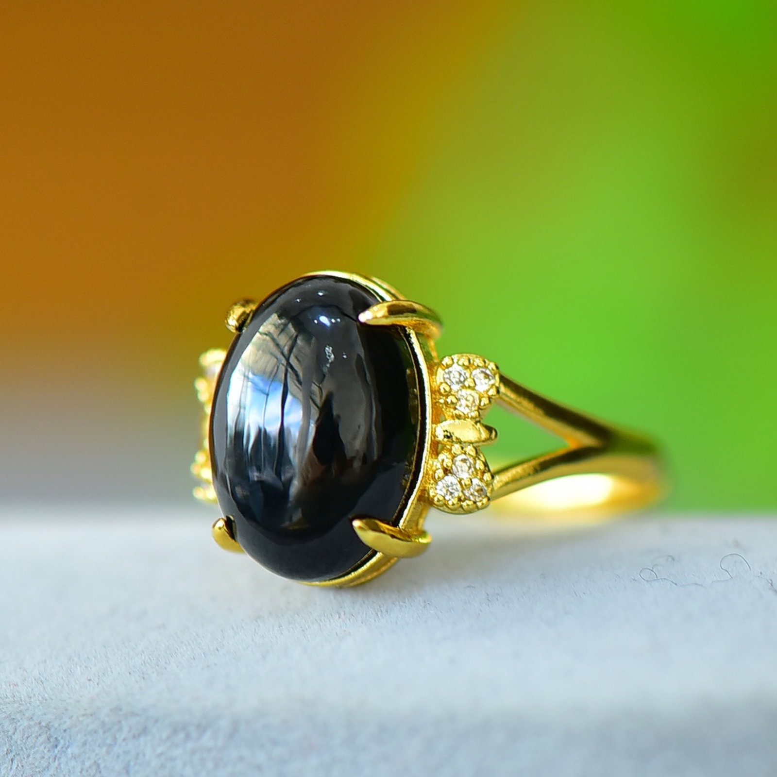 An Exquisite Bronze-Gold Plated Inlaid Green Jade Ring: An Exquisite Bronze-Gold Plated Inlaid Green Jade Ring,Size:3.9inx5.5in 铜镀金镶青玉戒指