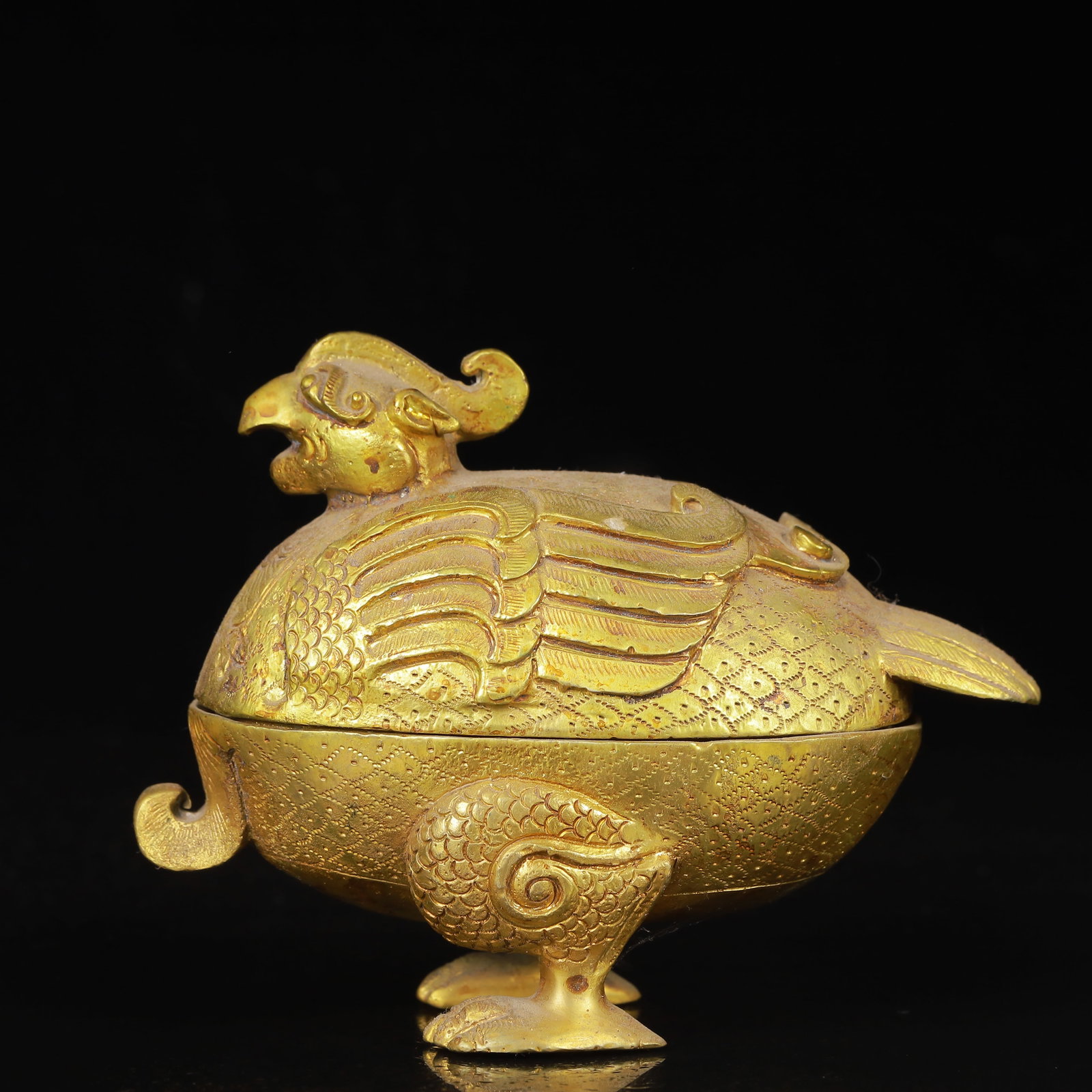 An Exquisite Gilt Bronze Phoenix Ornament: An Exquisite Gilt Bronze Phoenix Ornament,Qing Dynasty,China,Size:5.1inx2.8inx4.3in,Weight:959g 铜鎏金凤摆件,中国清代