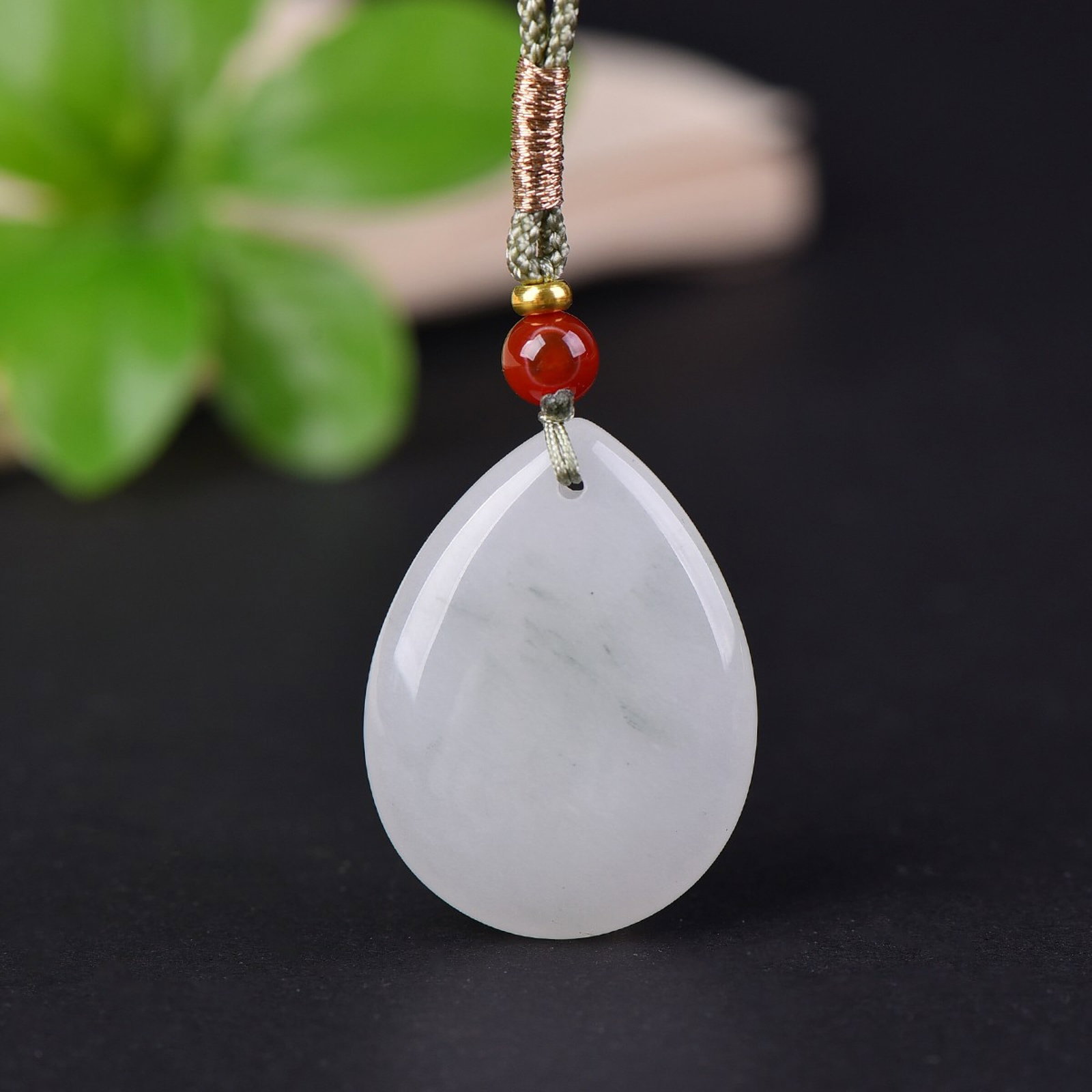 An Exquisite Jadeite Pendant - 2