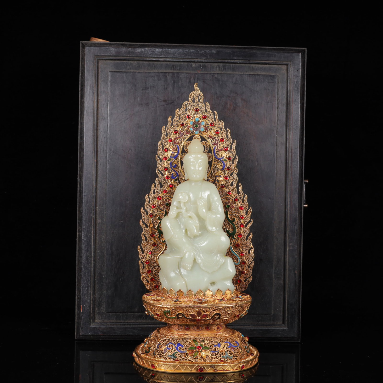 An Exquisite Gilt Bronze Inlaid White Jade Statue of Avalokitesvara,Inlaid Gems: An Exquisite Gilt Bronze Inlaid White Jade Statue of Avalokitesvara,Inlaid Gems,Qing Dynasty,China,Size:(Figure)6.3inx4.7inx14.2in,(Box)16.5inx13inx6.7in,Weight:1800g 铜鎏金嵌&