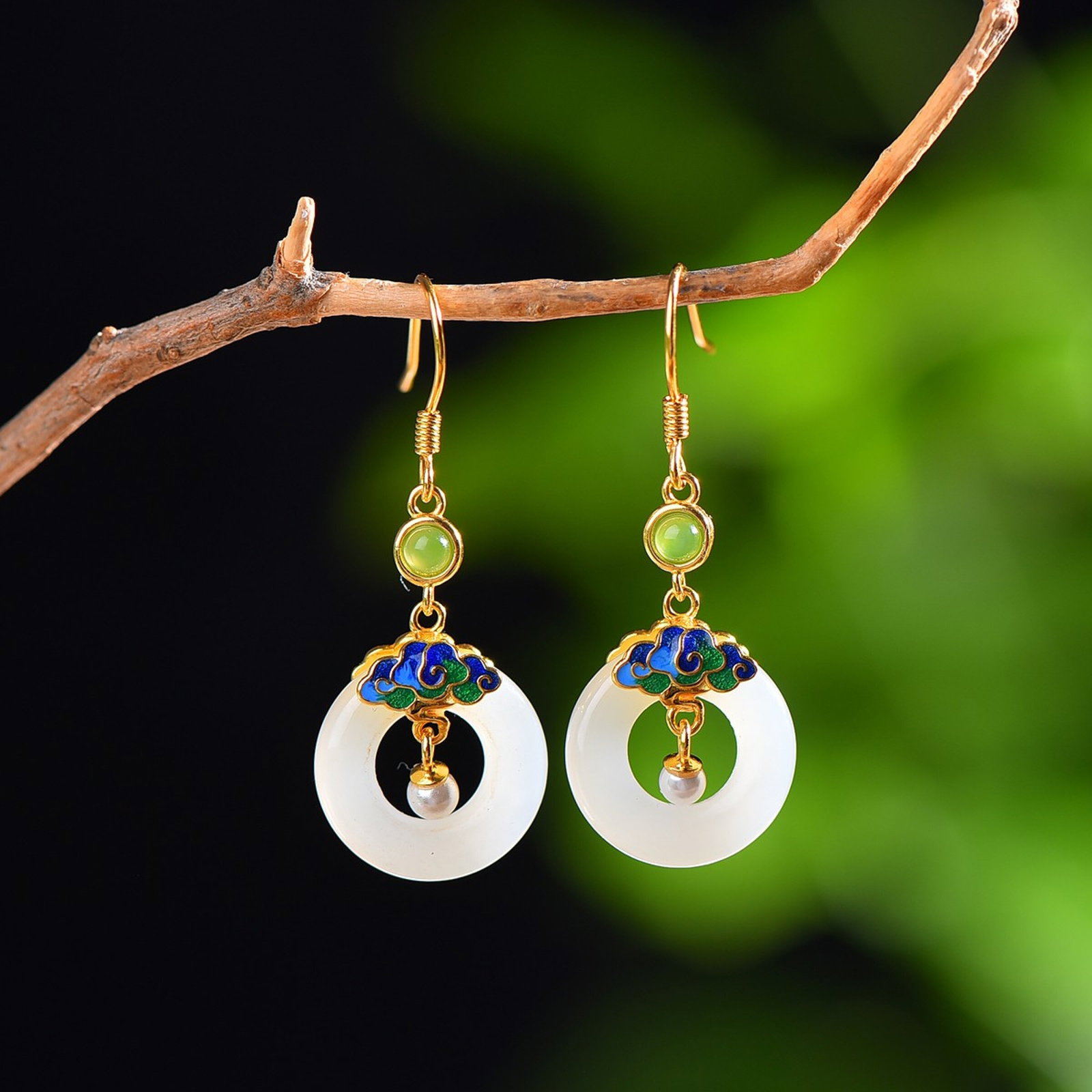 A Pair of Exquisite Sterling Silver-Gold Plated Inlaid White Jade Enamel Earrings: A Pair of Exquisite Sterling Silver-Gold Plated Inlaid White Jade Enamel Earrings,Size:15mmx15mm 一对纯银镀金镶白玉珐琅耳环