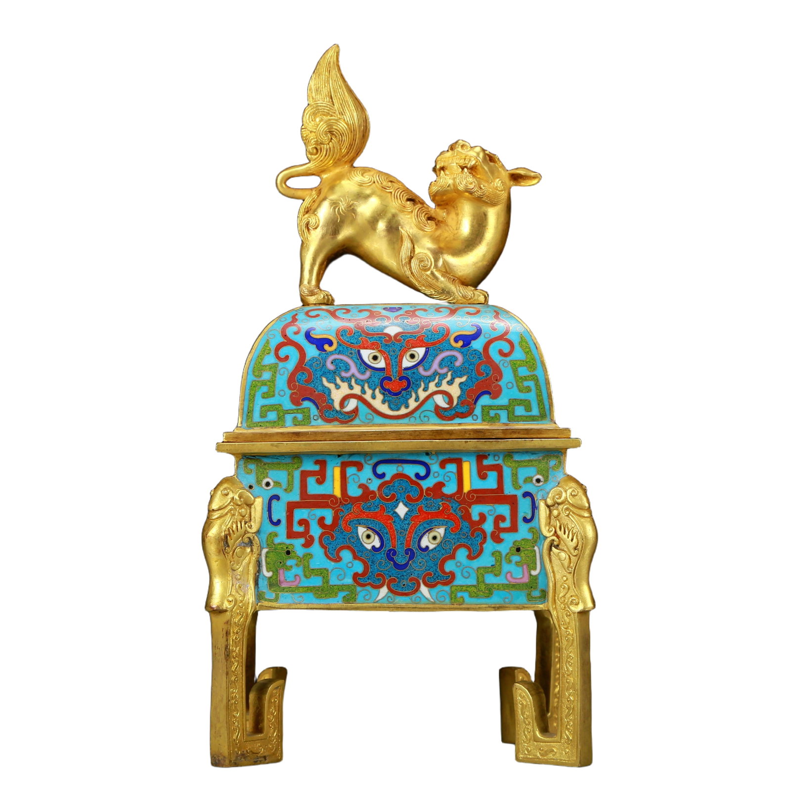 An exquisite cloisonne animal face stove: An exquisite cloisonne animal face furnace, the application of filigree technology makes the decoration of this collection more delicate and three-dimensional. This collectible is functional as well a