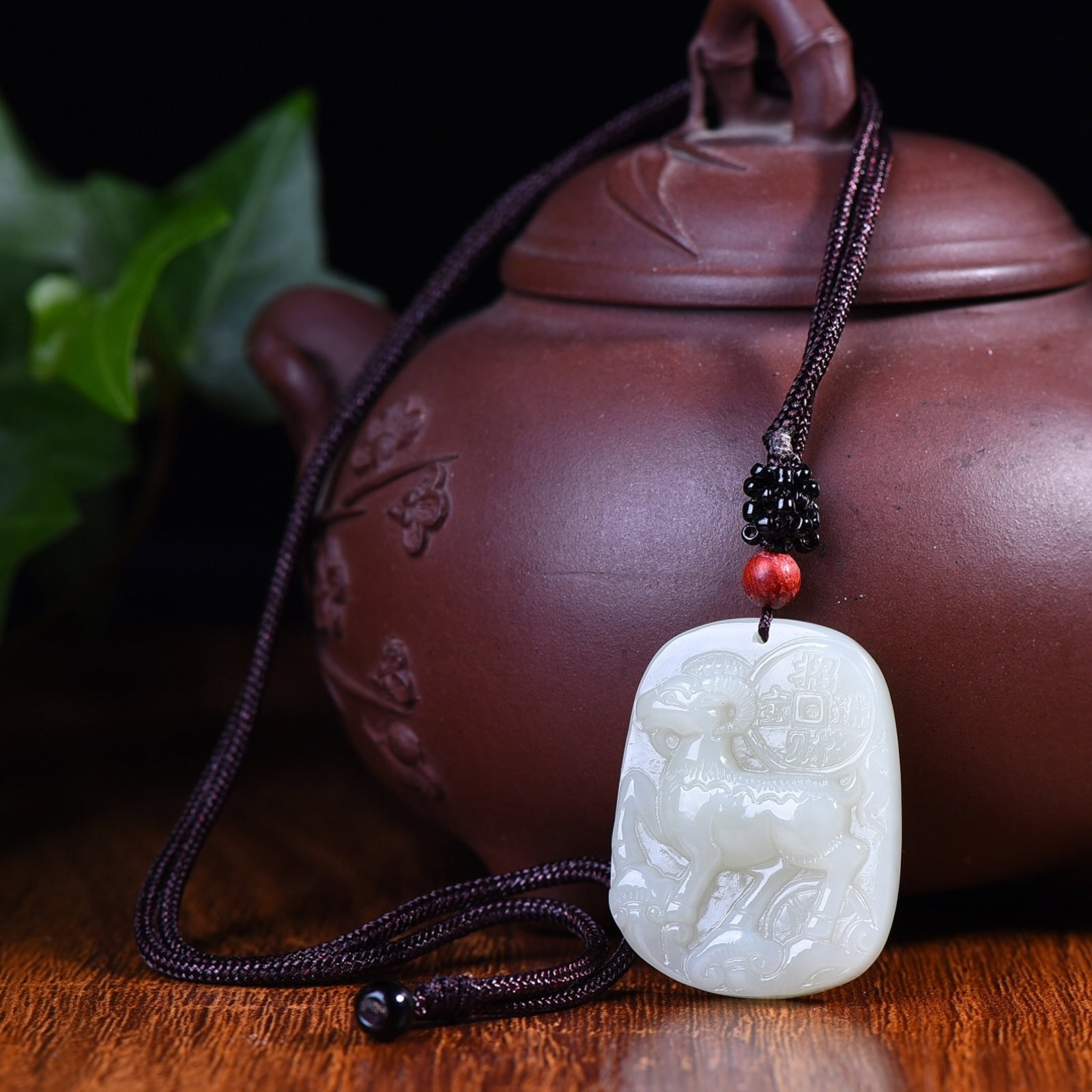 An Exquisite White Jade Sheep Pattern Pendant - 4