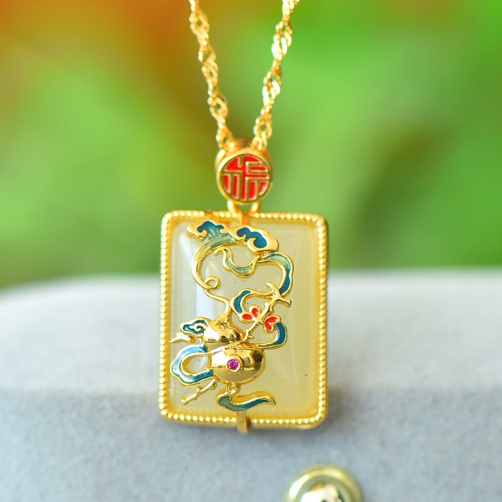 An Exquisite Bronze-Gold Plated Inlaid White Jade Necklace: An Exquisite Bronze-Gold Plated Inlaid White Jade Necklace,Size:4.7inx6.3in 铜镀金镶白玉项链