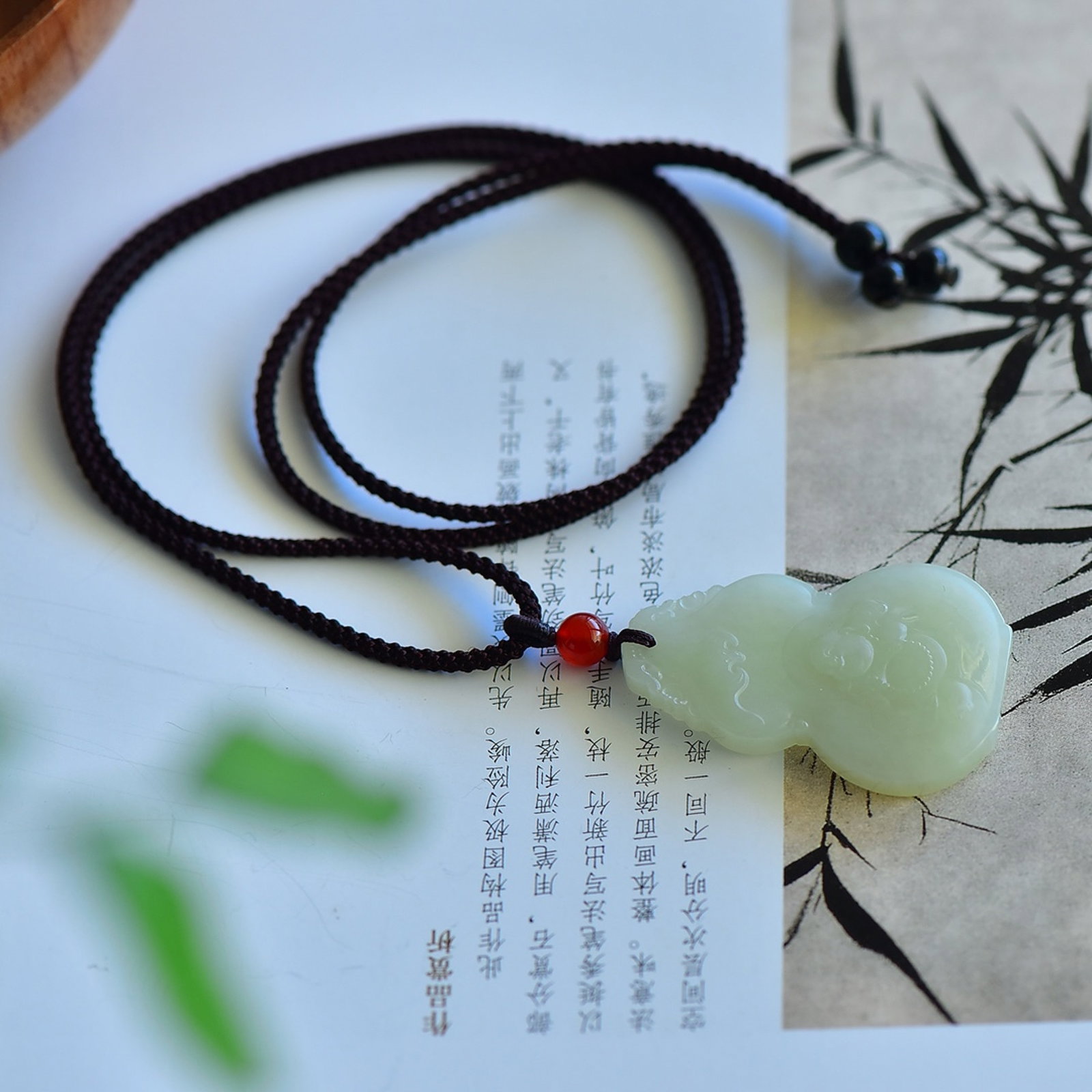 An Exquisite White Jade Maitreya Buddha Gourd-Shaped Pendant: An Exquisite White Jade Maitreya Buddha Gourd-Shaped Pendant,Size:45mmx30mmx6mm 寓意:福禄吉祥 心怀天下 能容天下É