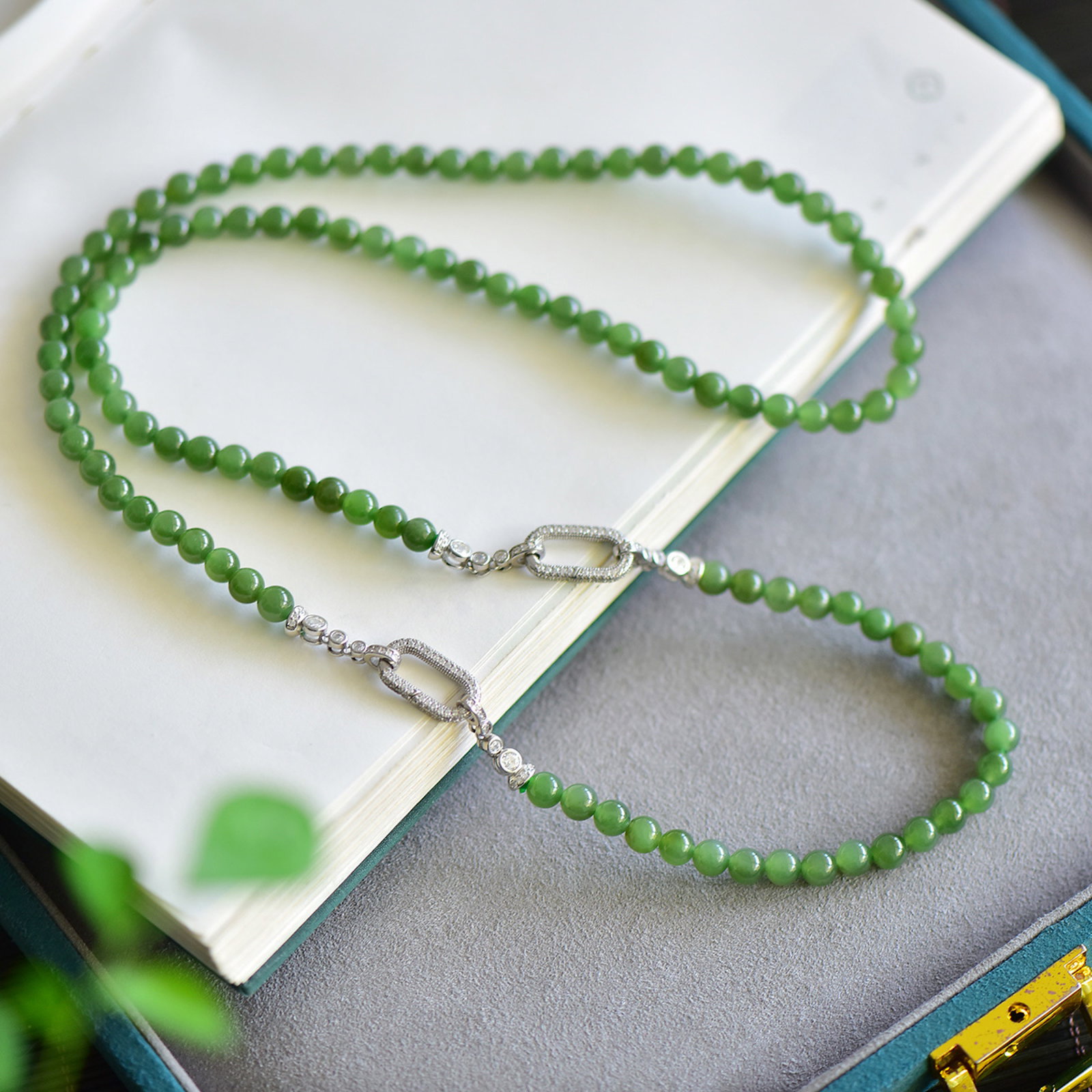 An Exquisite Jasper Necklace - 2