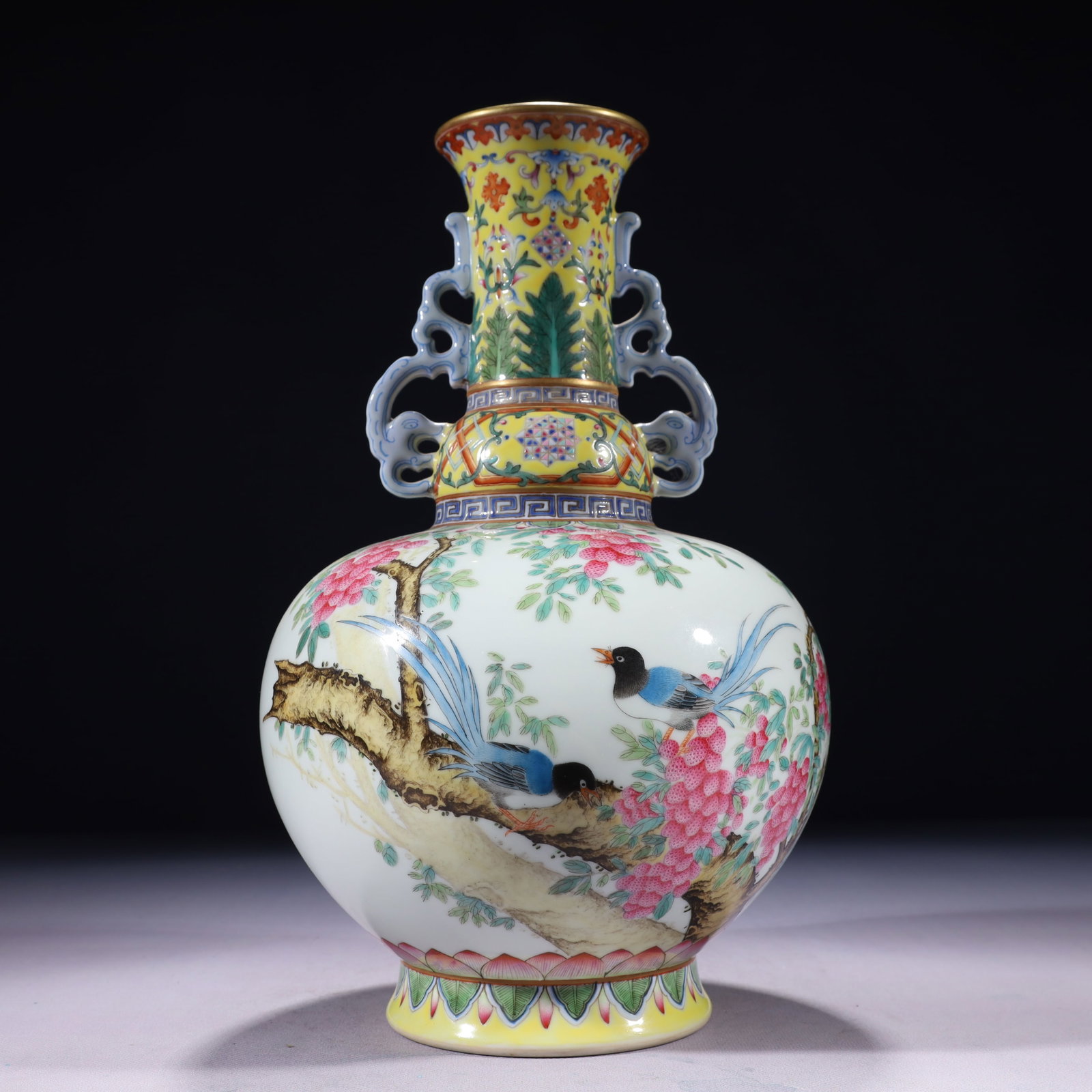 An Exquisite Famille-Rose Painted Gold Litchi Pattern Double-Ears Vase,with poem: An Exquisite Famille-Rose Painted Gold Litchi Pattern Double-Ears Vase,with poem 粉彩描金荔枝纹双耳瓶,带诗文,中Þ